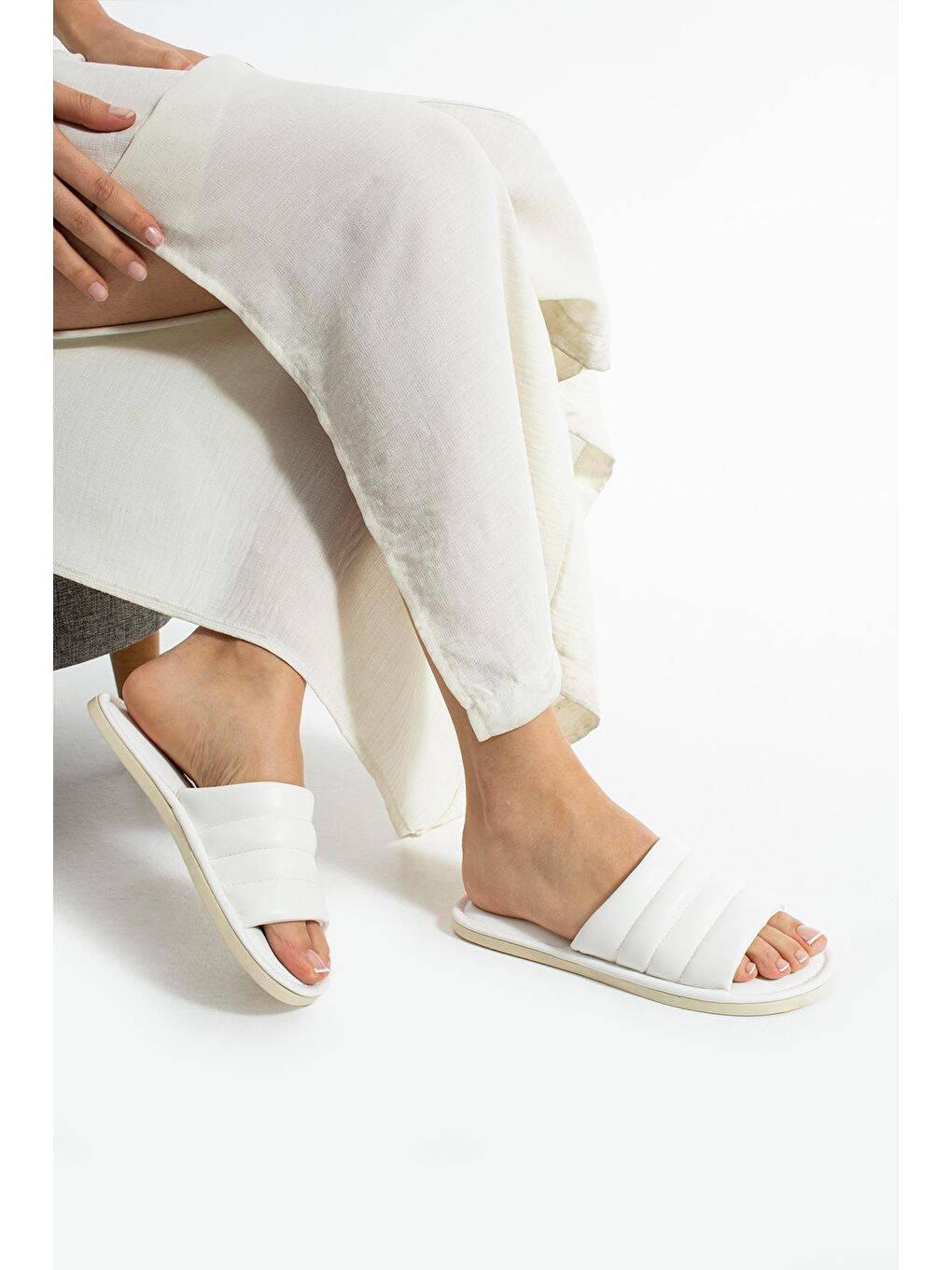 Beyaz PAMELA Kadın Terlik Dış Mekan Havuz Deniz Plaj Terliği Ev Terliği