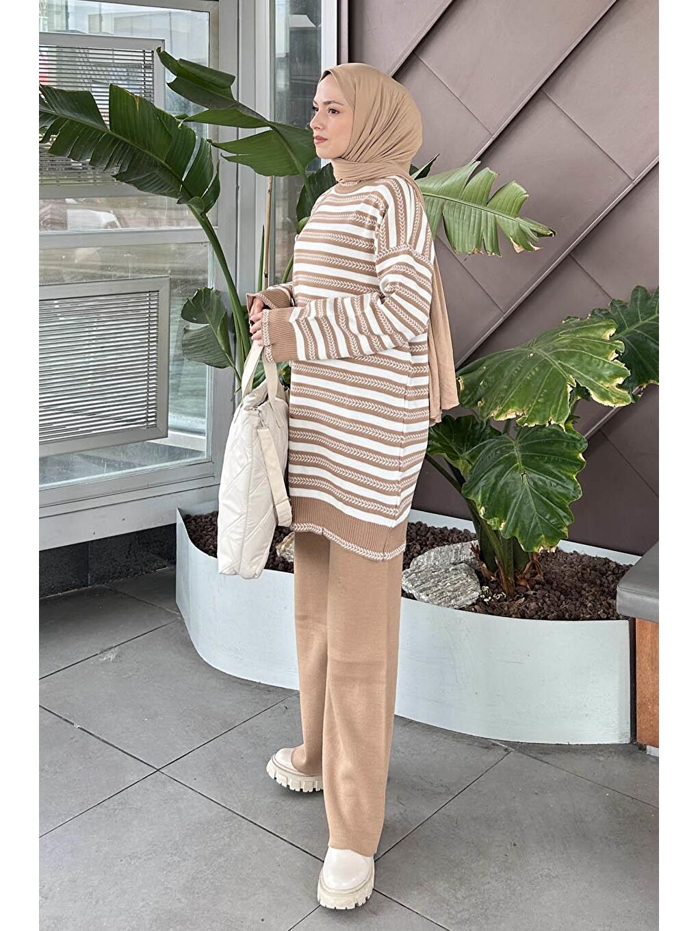 Kahverengi Çizgili Yan Düğme Detaylı Triko Takım Sütlü Kahve-1