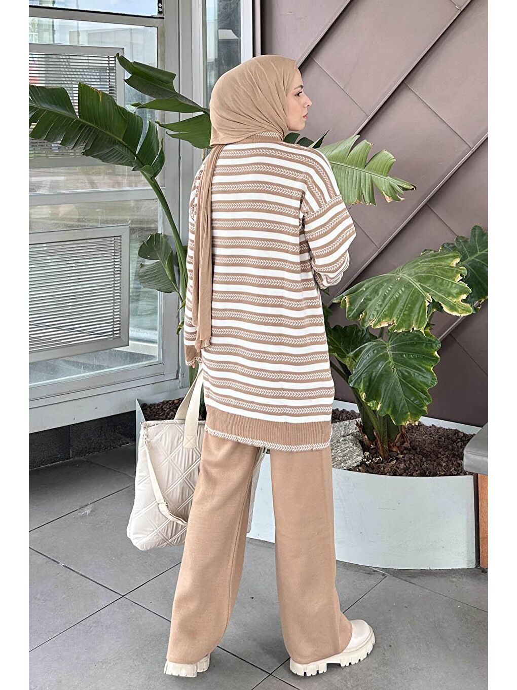 Kahverengi Çizgili Yan Düğme Detaylı Triko Takım Sütlü Kahve-3