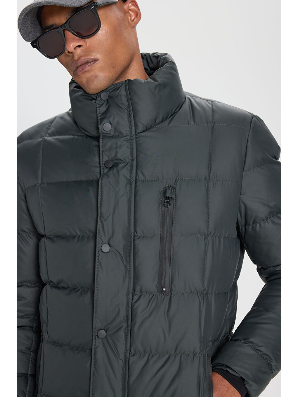 Erkek Haki Standart Fit Normal Kesim Dik Yaka Yan Cepli Mont-4