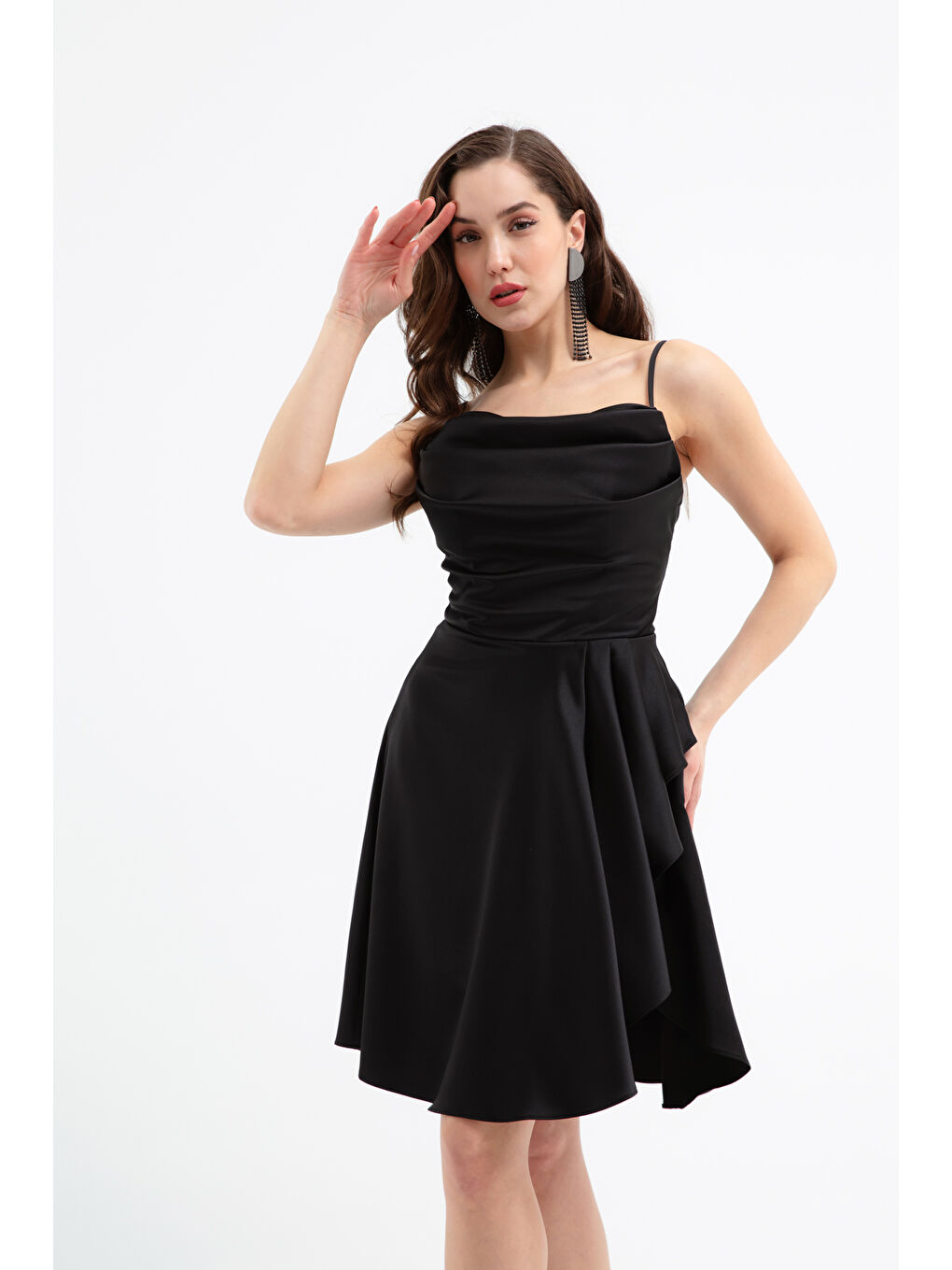 Kadın Siyah Volanlı Yırtmaçlı Kısa Saten Abiye & Mezuniyet Elbisesi-2