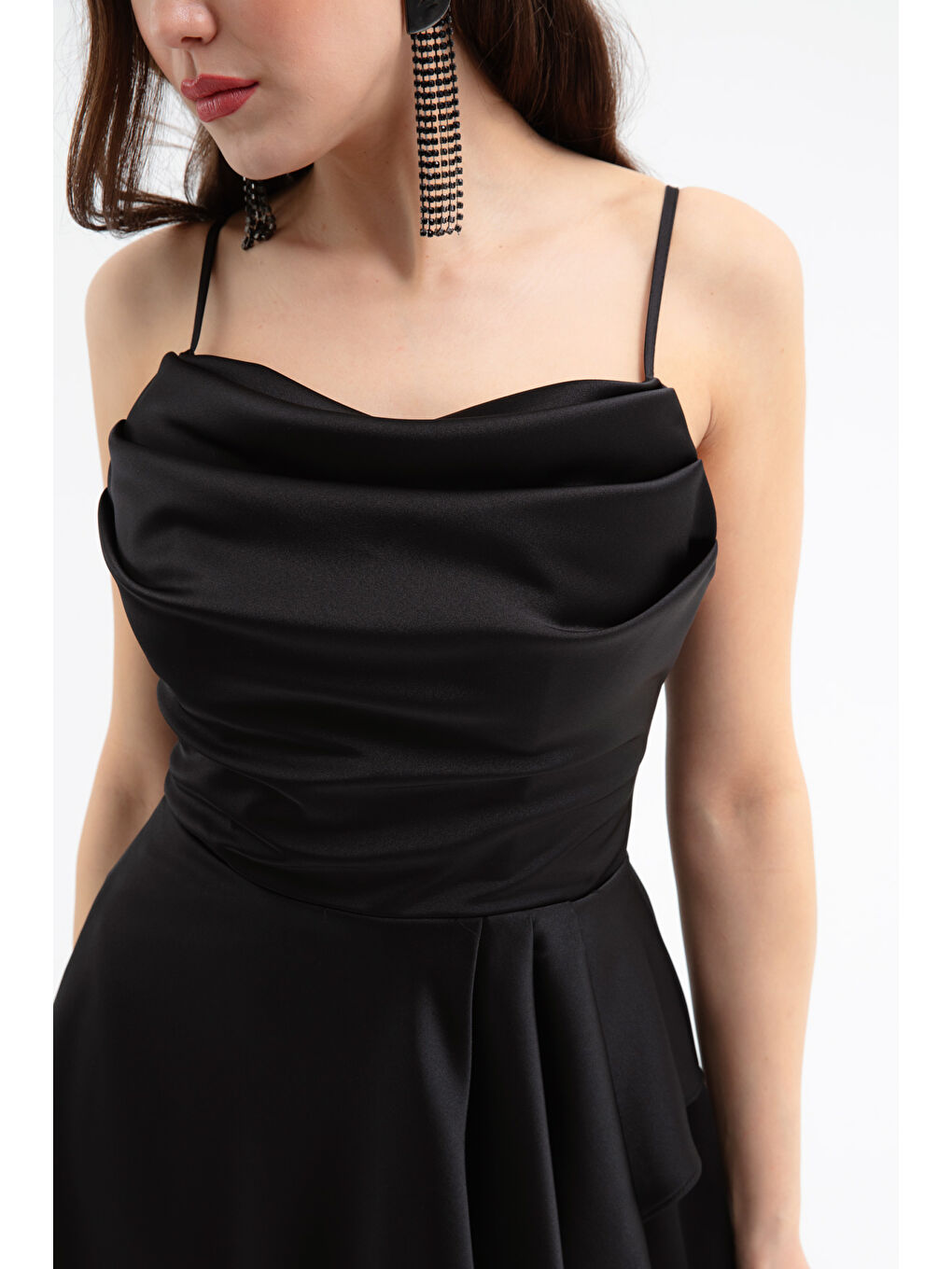 Kadın Siyah Volanlı Yırtmaçlı Kısa Saten Abiye & Mezuniyet Elbisesi-3