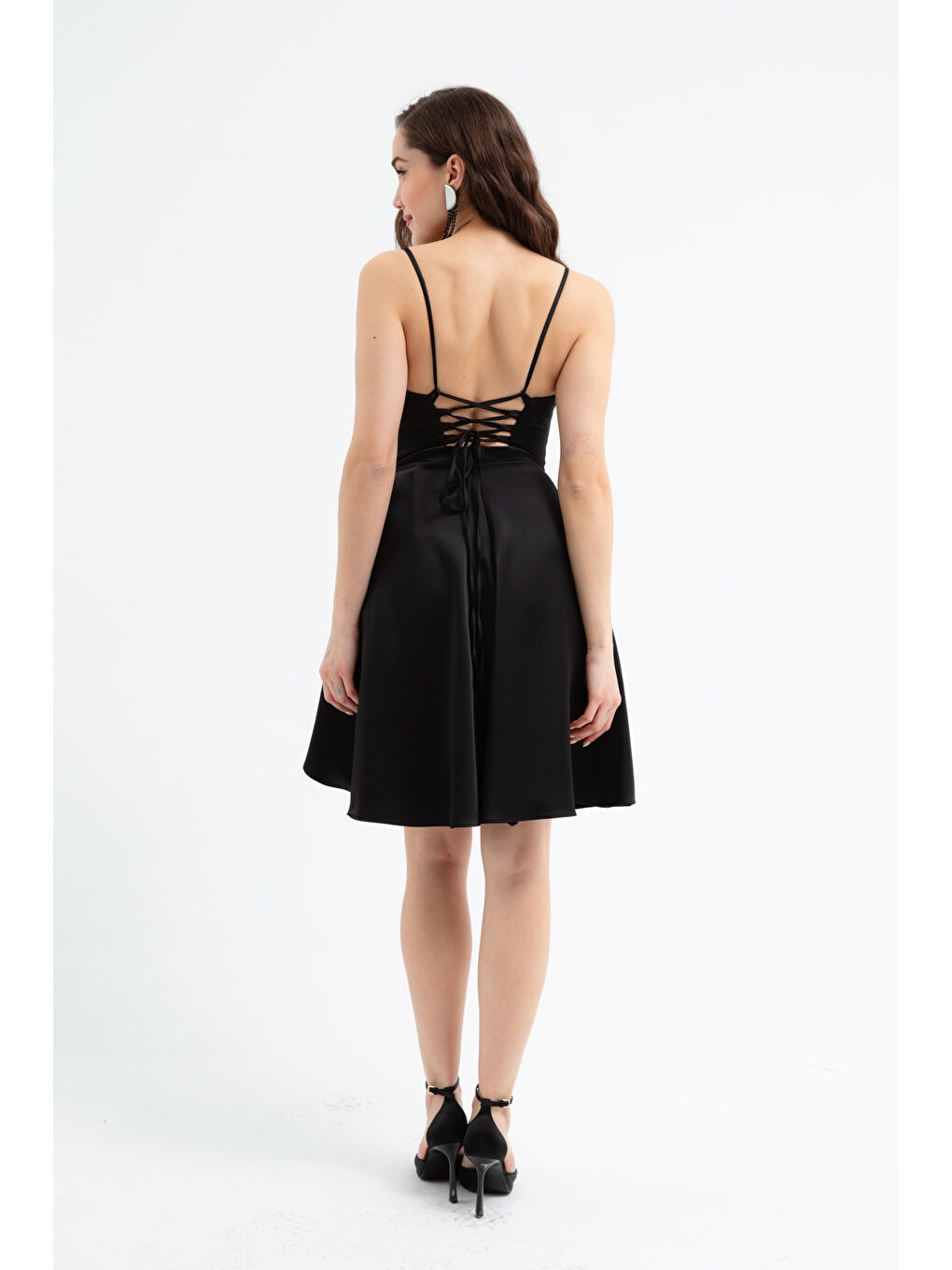 Kadın Siyah Volanlı Yırtmaçlı Kısa Saten Abiye & Mezuniyet Elbisesi-4