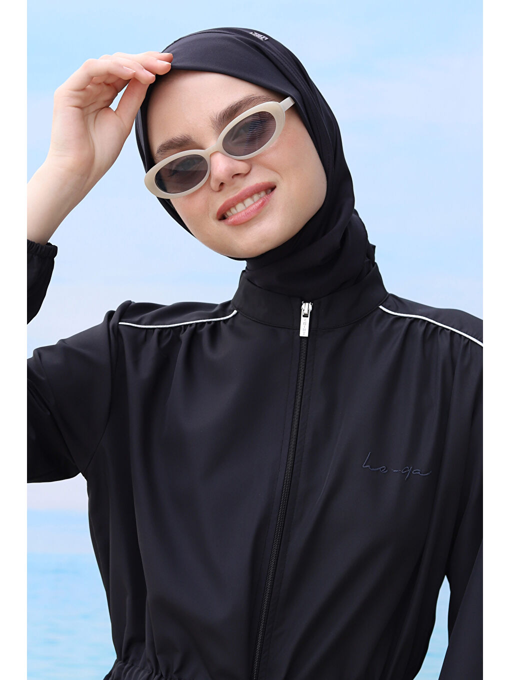 Siyah Arkadan Bağlanabilen Yüzücü Bonesi