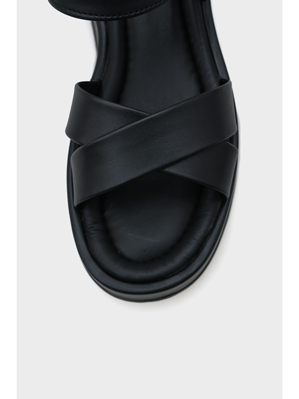 Siyah Dolly Çapraz Bantlı Konfor Tokalı Dolgu Topuklu Kadın Sandalet-2