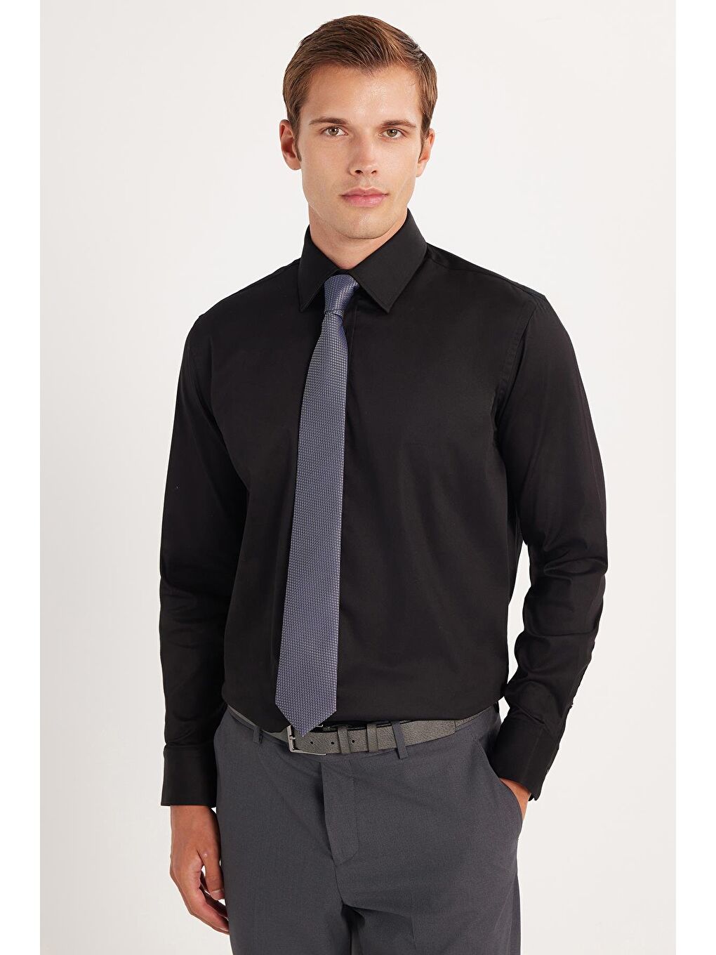 Erkek Klasik Fit Rahat Kesim Premium Elastanlı Pamuk Saten Siyah Gömlek-3
