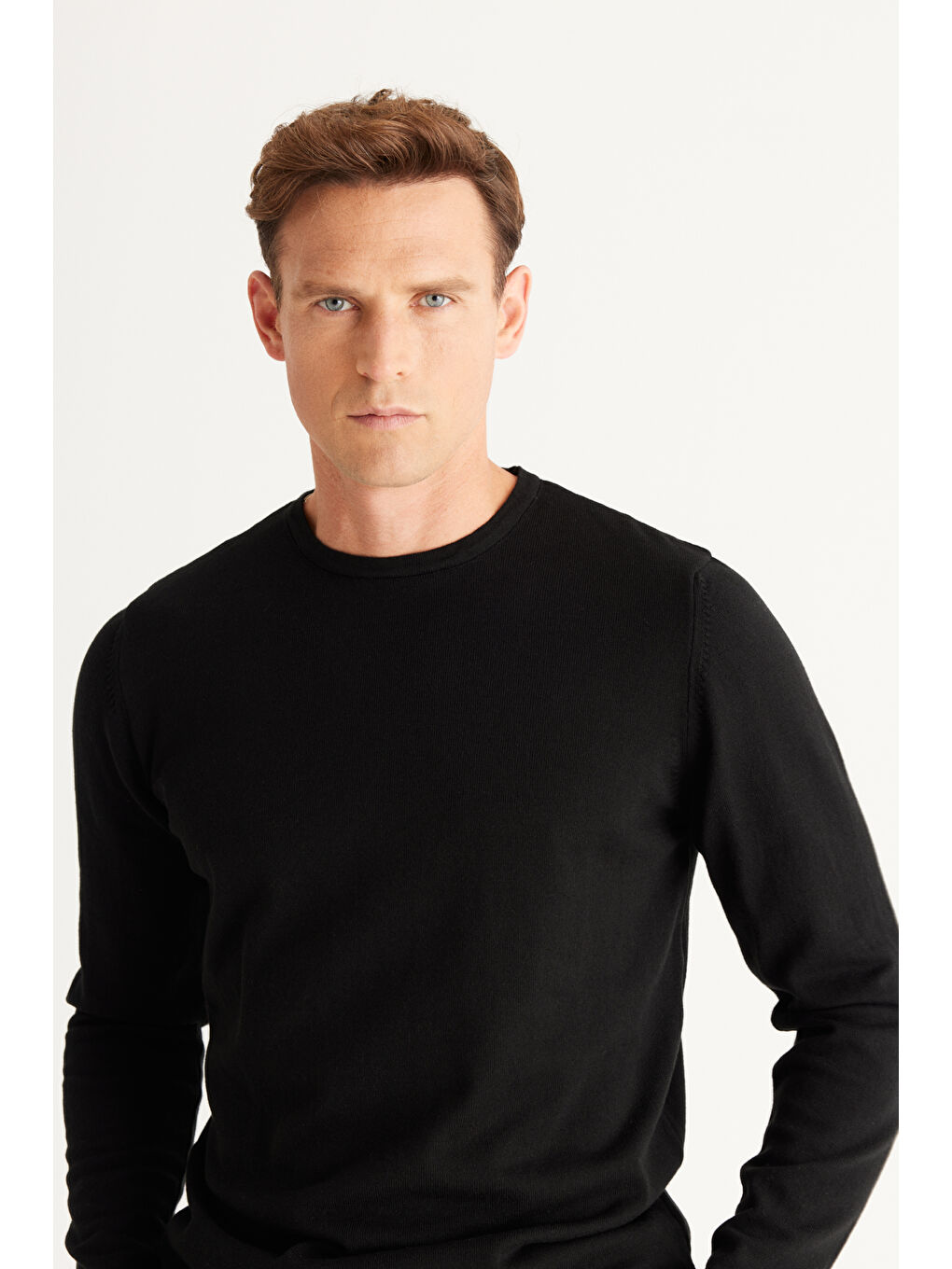 Erkek Siyah Standart Fit Normal Kesim Bisiklet Yaka Triko Kazak