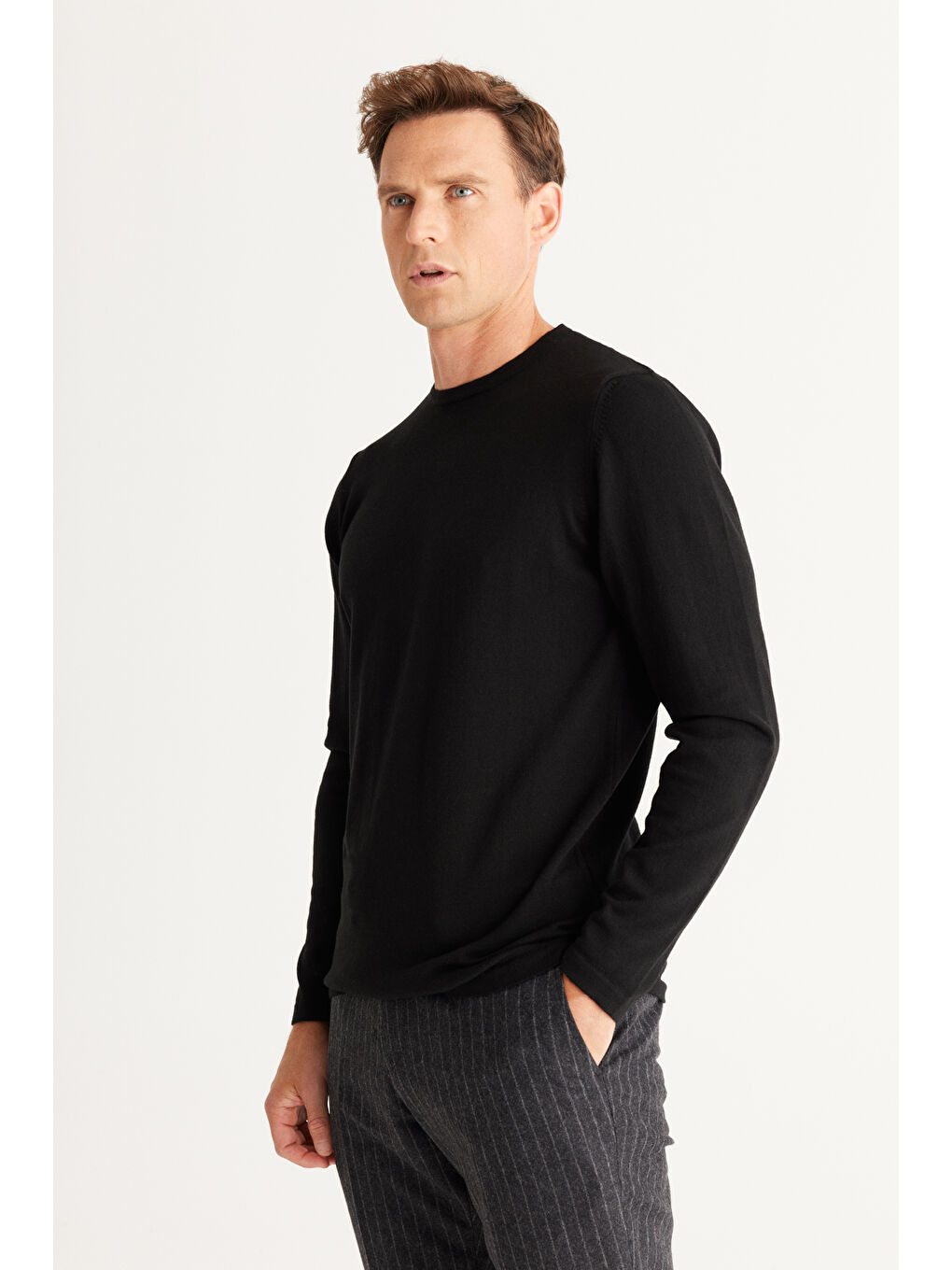 Erkek Siyah Standart Fit Normal Kesim Bisiklet Yaka Triko Kazak-1