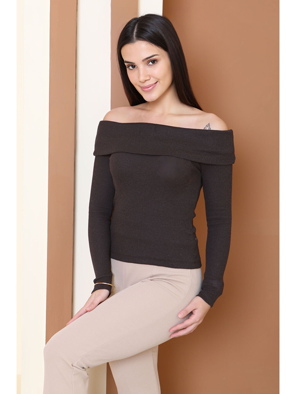 Kahverengi Madonna Yaka Kaşkorse Uzun kollu Bluz Kahve - 27897-KAHVE-1