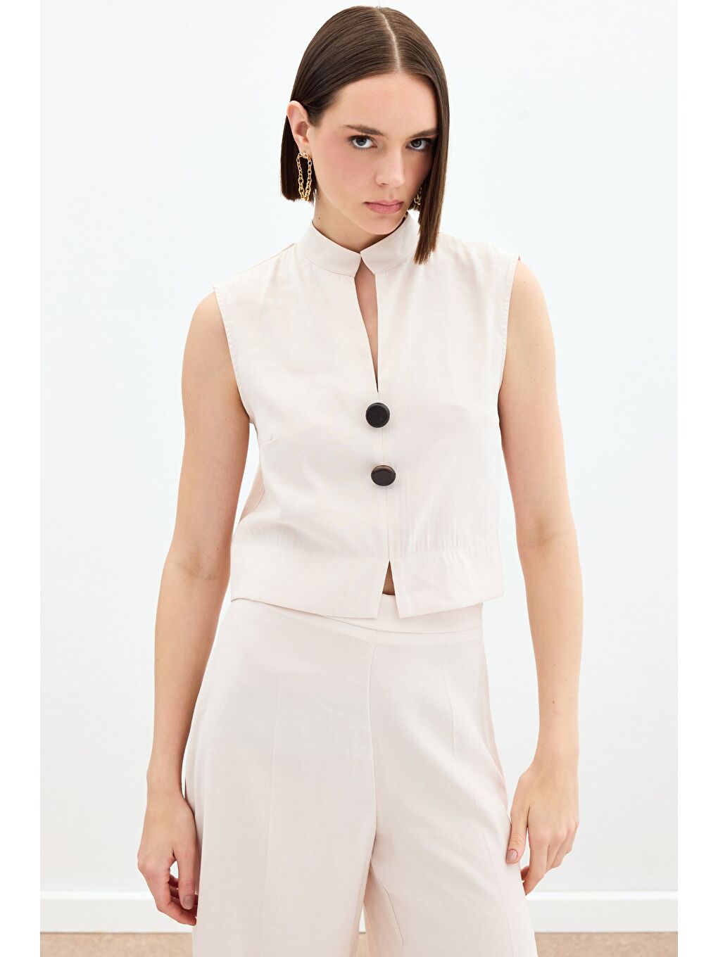 Bej Süs Düğme Detaylı Bluz - Taş-1