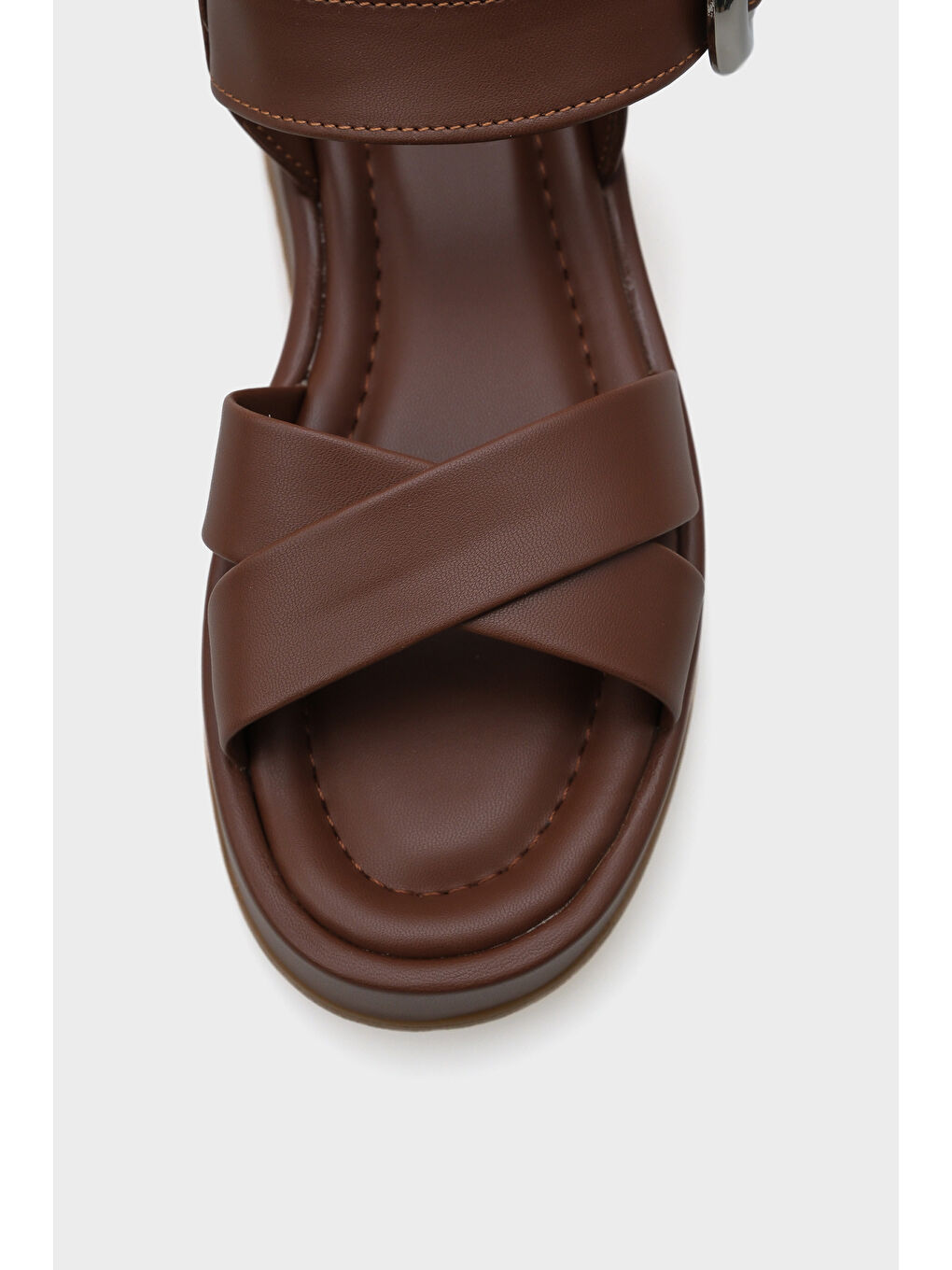 Kahverengi Dolly Çapraz Bantlı Konfor Tokalı Dolgu Topuklu Kadın Sandalet-2