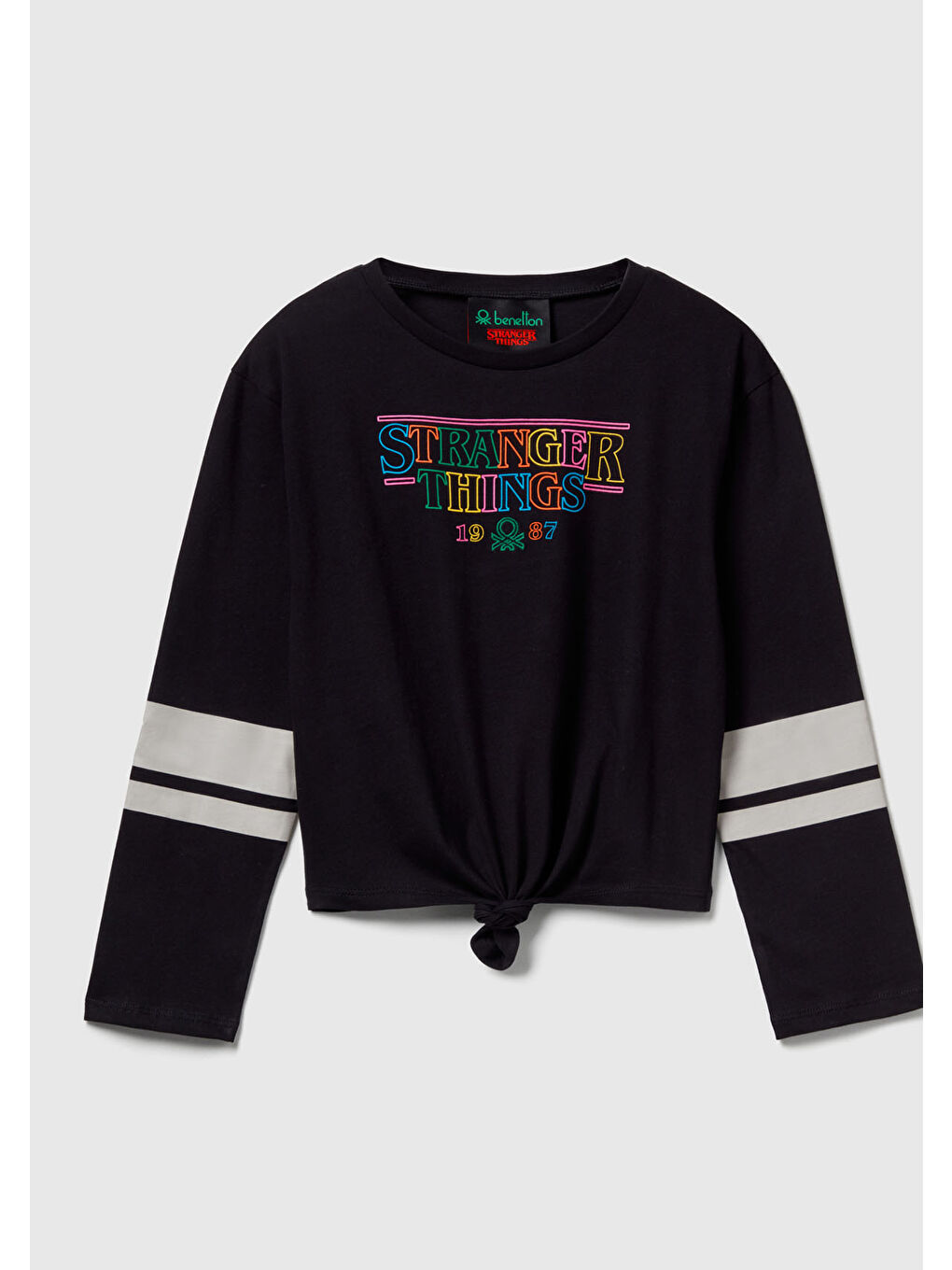 Kız Çocuk Siyah %100 Pamuk Stranger Things Ön Düğüm Detaylı Kol Şerit Baskılı T-Shirt