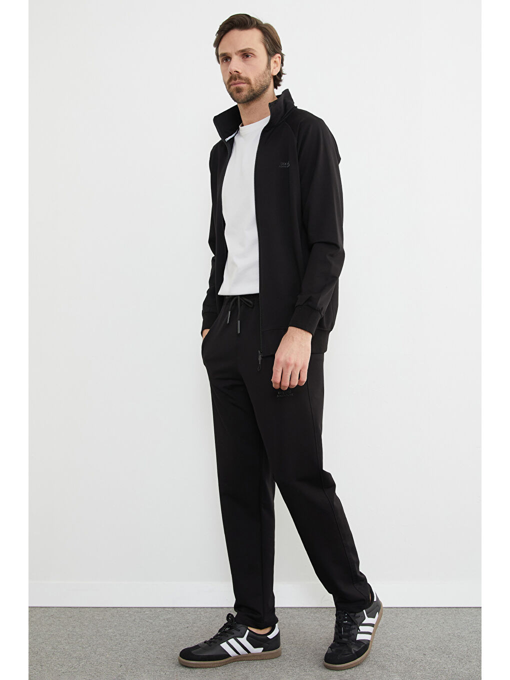 Siyah Yazı Kabartmalı Fermuarlı Eşofman Takımı-2