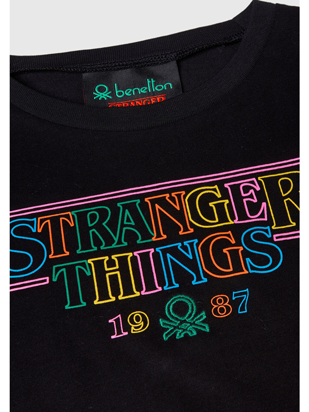 Kız Çocuk Siyah %100 Pamuk Stranger Things Ön Düğüm Detaylı Kol Şerit Baskılı T-Shirt-2