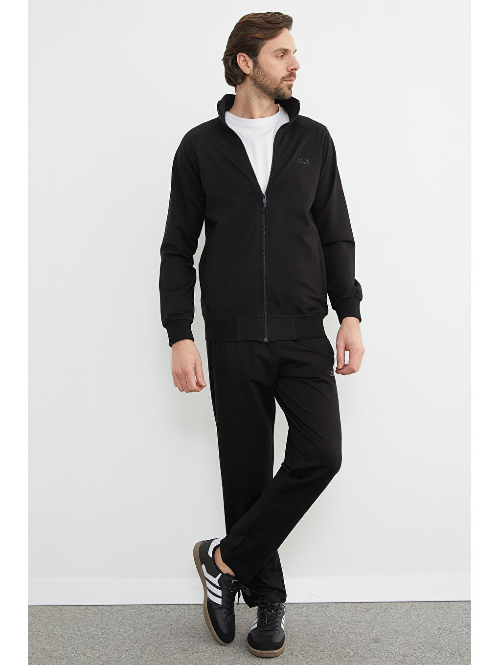 Siyah Yazı Kabartmalı Fermuarlı Eşofman Takımı-3