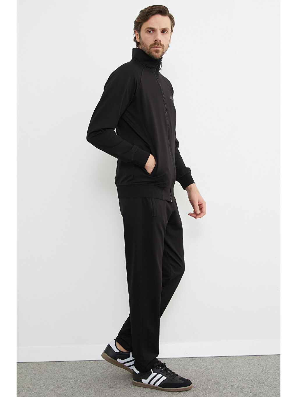 Siyah Yazı Kabartmalı Fermuarlı Eşofman Takımı-4