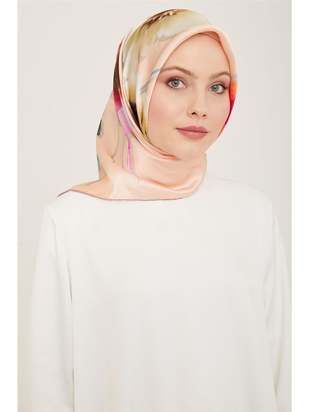 Turuncu Çiçek Desenli Twill İpek Eşarp 24Ya9105 32 31