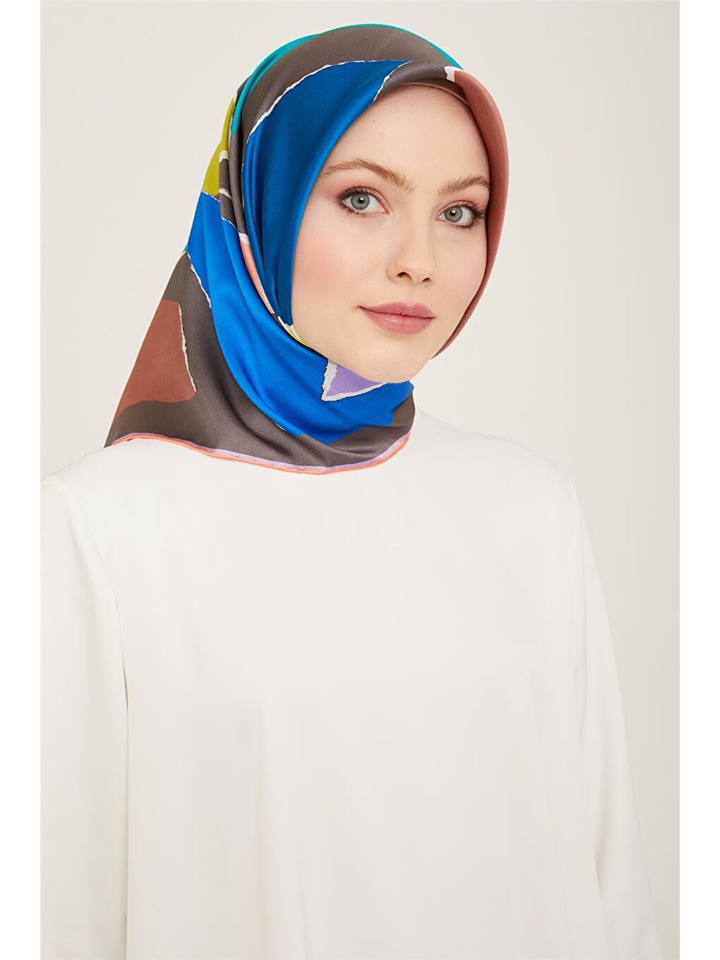 Karışık Geometrik Desenli Twill İpek Eşarp 24Ya9125 83 53