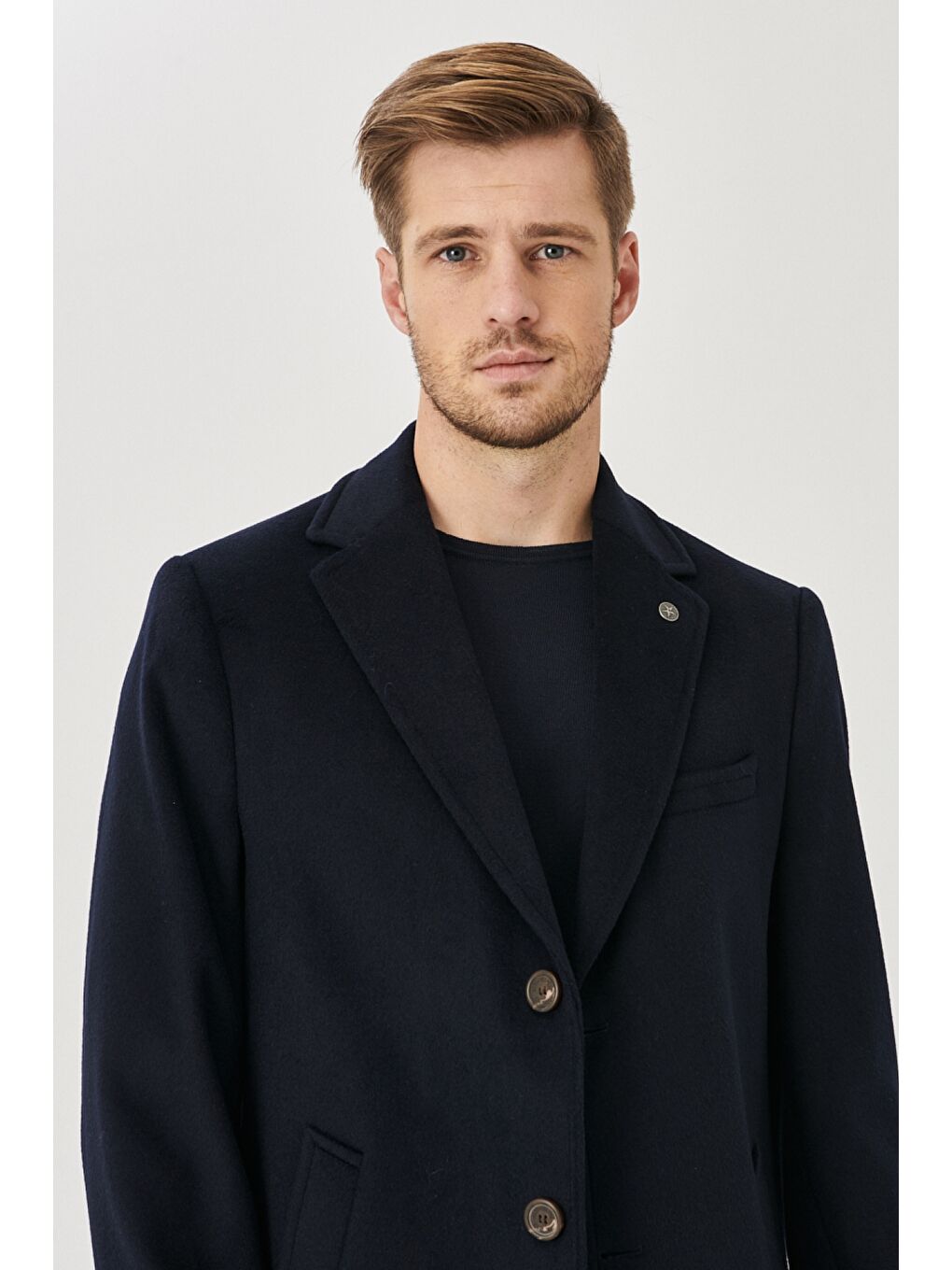 Erkek Lacivert Standart Fit Soğuk ve Rüzgar Geçirmez Özel Kumaş Yünlü Kaşe Palto-1