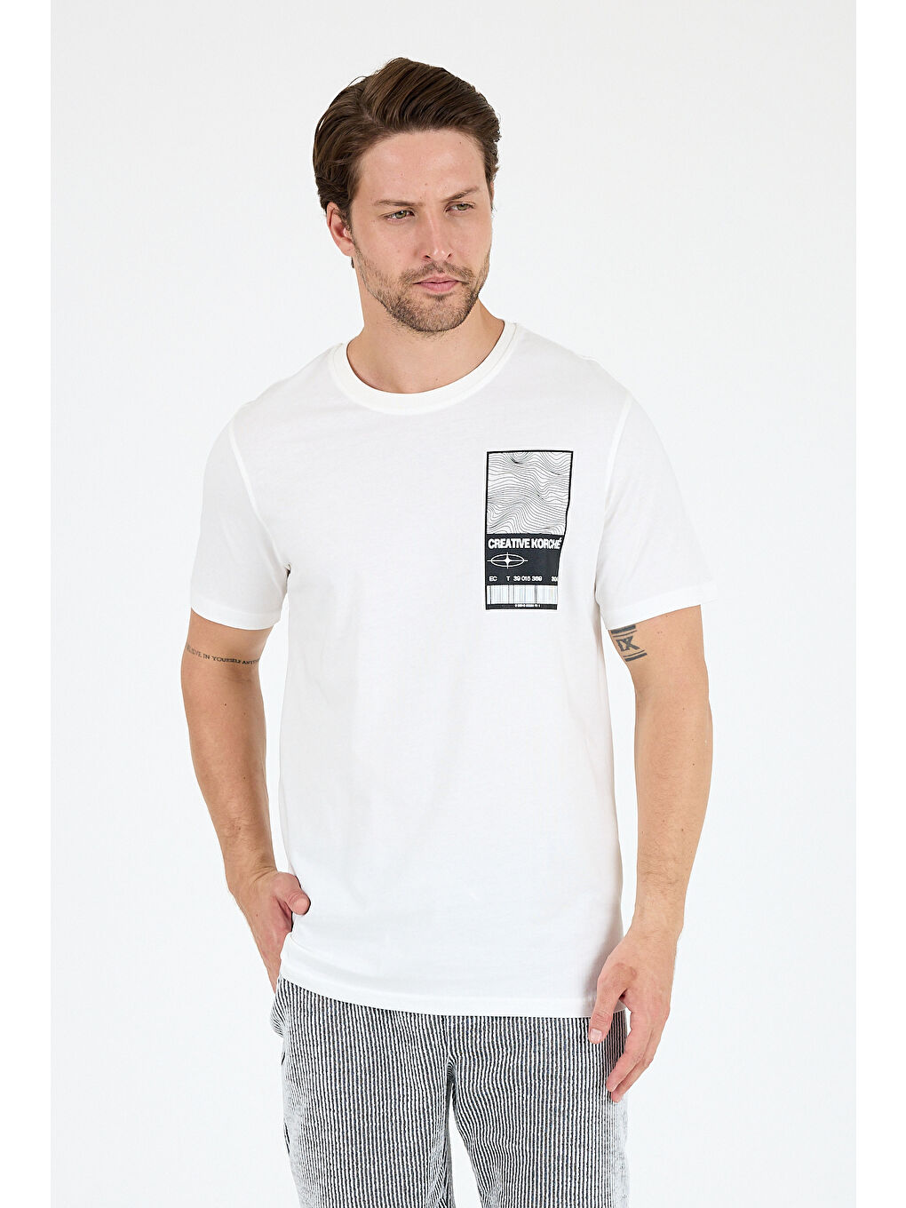 Ekru Bisiklet Yaka Baskılı Penye Erkek %100 Pamuk Tişört-1