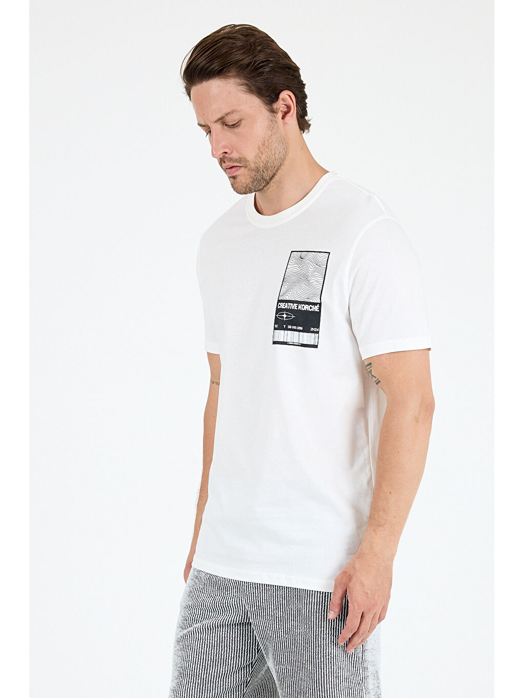 Ekru Bisiklet Yaka Baskılı Penye Erkek %100 Pamuk Tişört-2