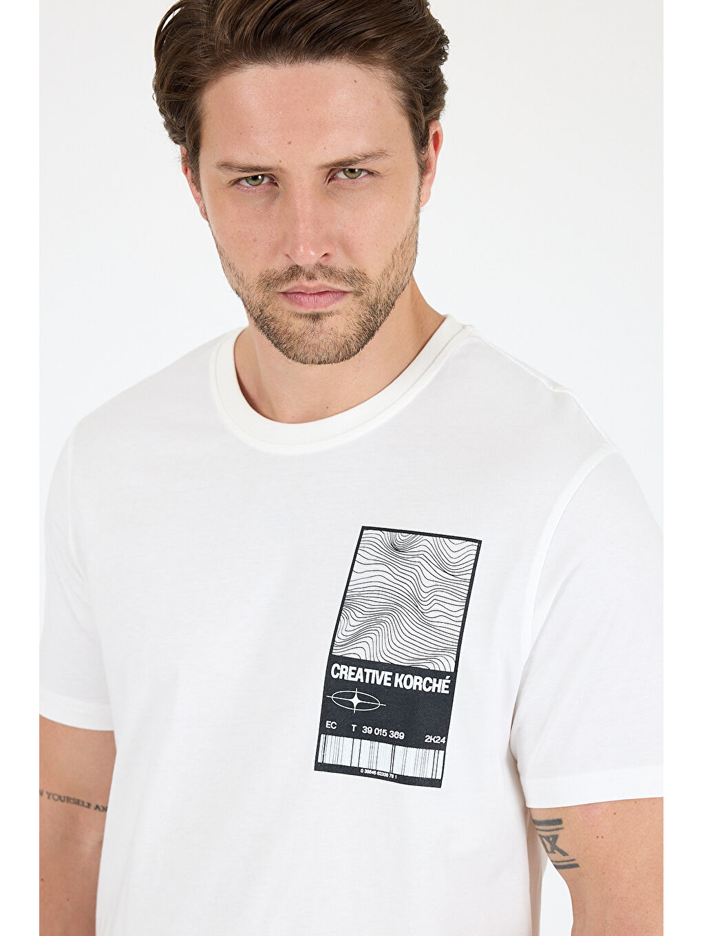 Ekru Bisiklet Yaka Baskılı Penye Erkek %100 Pamuk Tişört-3