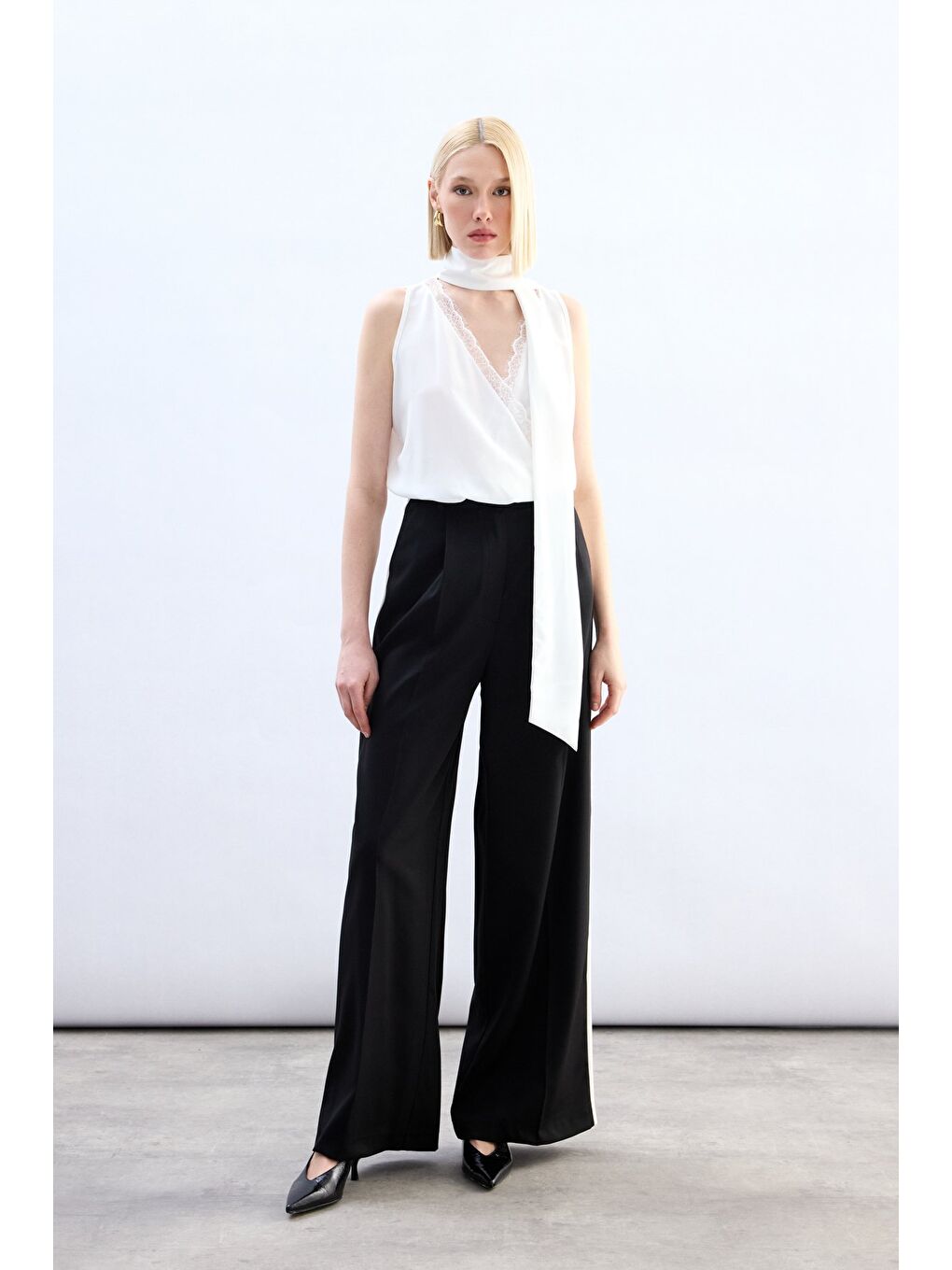 Dantel Detaylı Bodysuit Bluz - Ekru-3