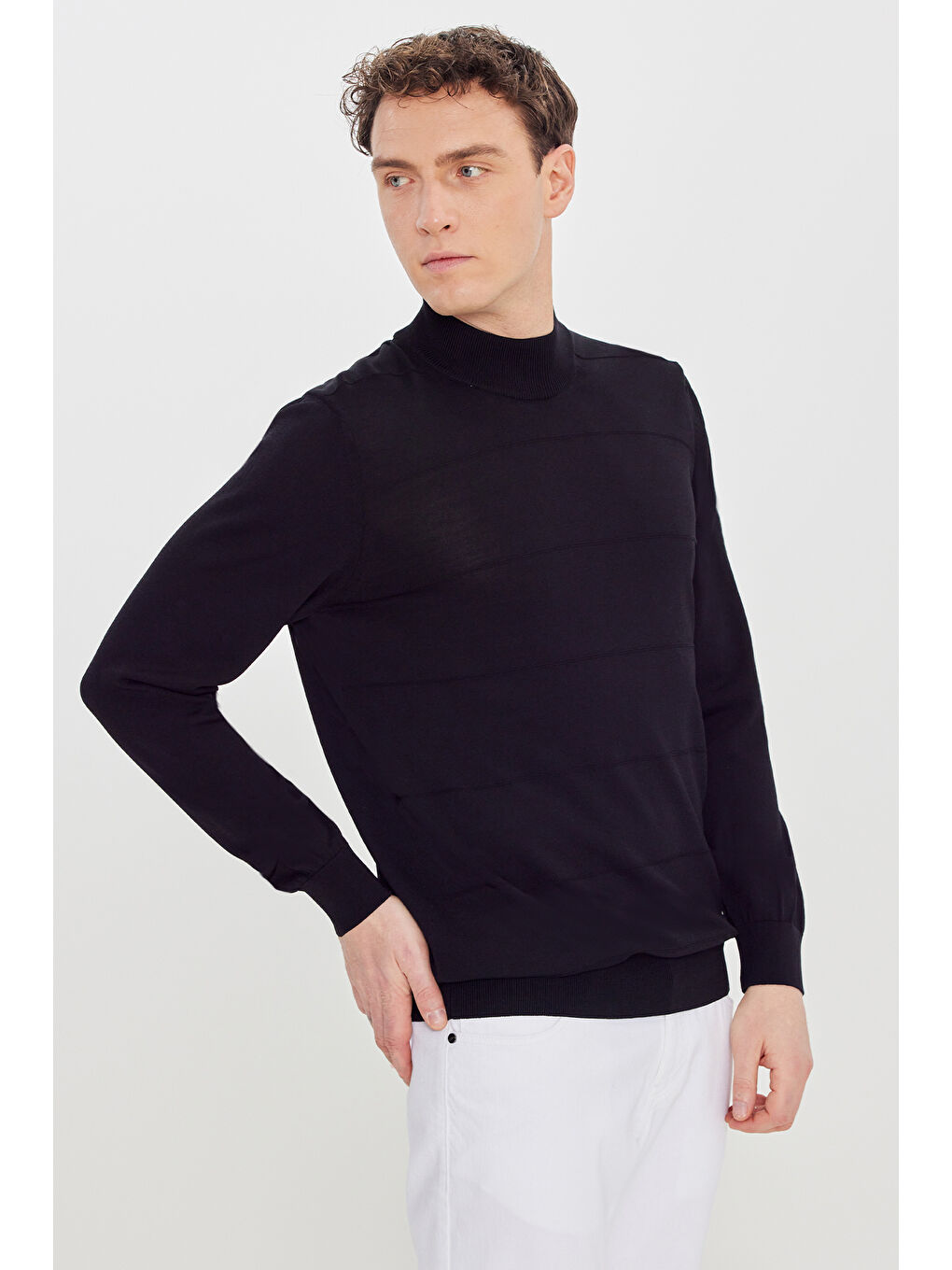 Erkek Siyah Standart Fit Normal Kesim Yarım Balıkçı Yaka Triko Kazak-2