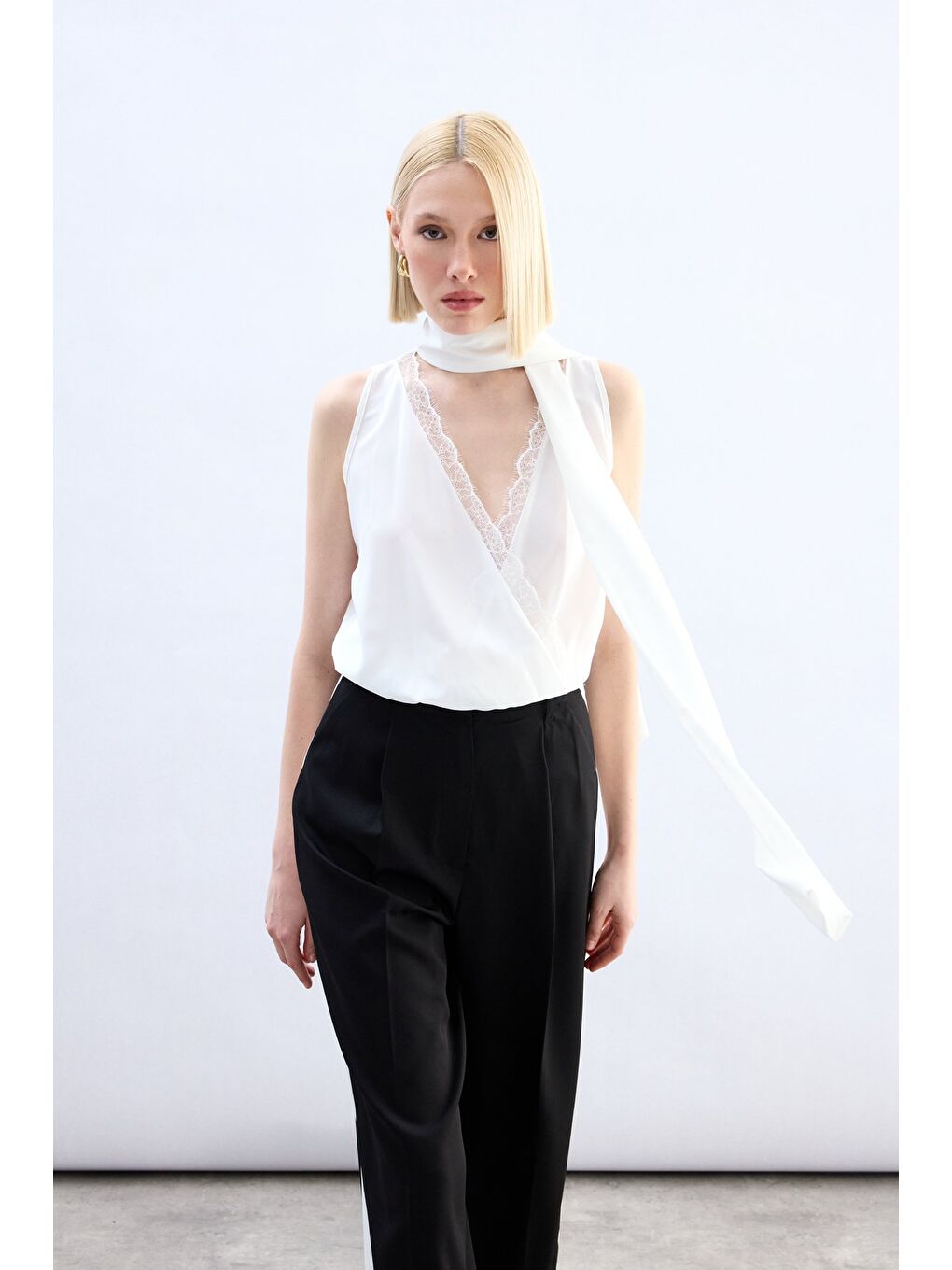 Dantel Detaylı Bodysuit Bluz - Ekru-4