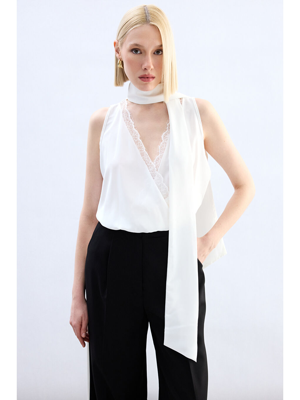 Dantel Detaylı Bodysuit Bluz - Ekru-5