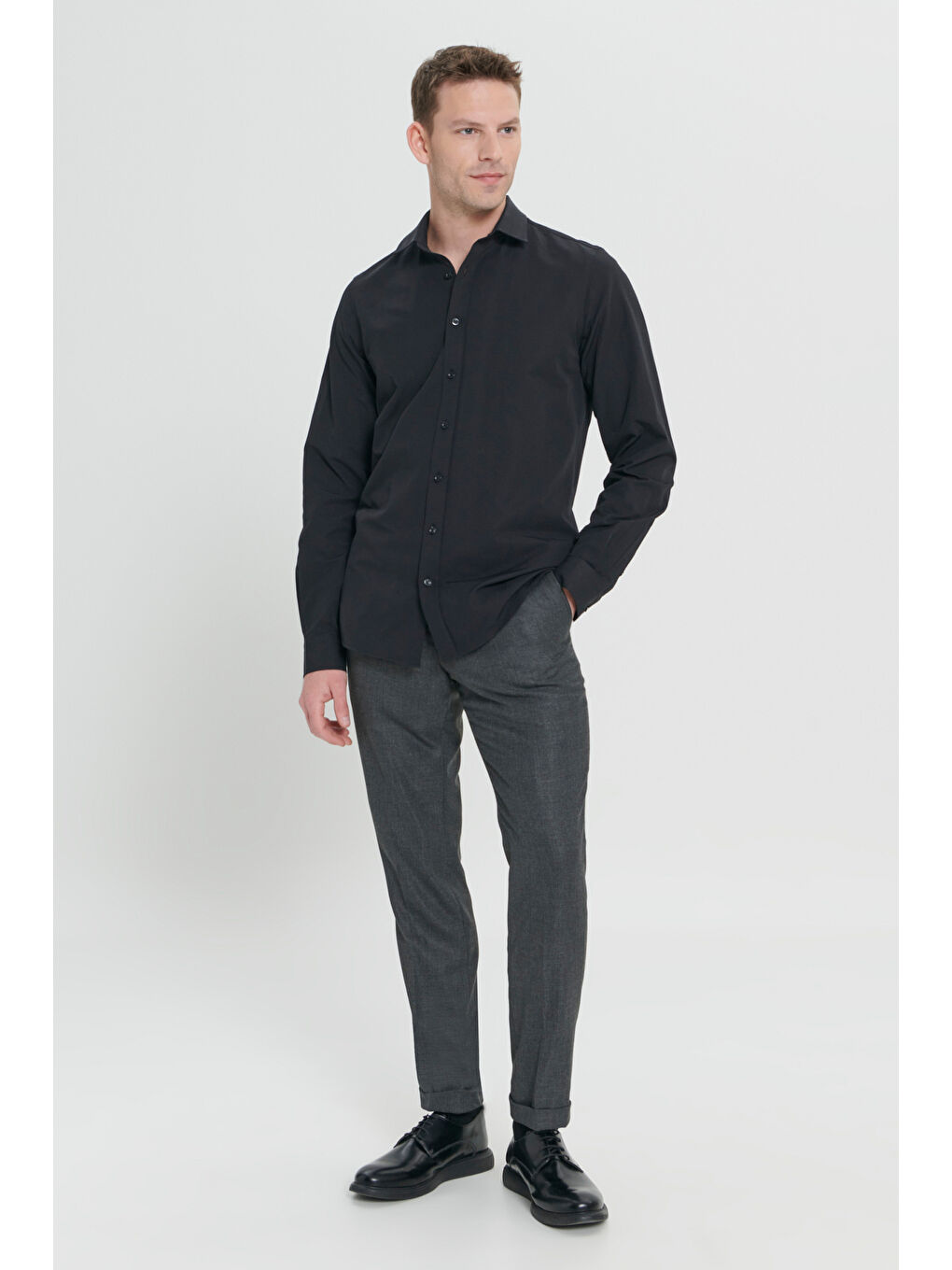Erkek Siyah Pamuklu Slim Fit Dar Kesim Klasik Yaka Armürlü Gömlek-1