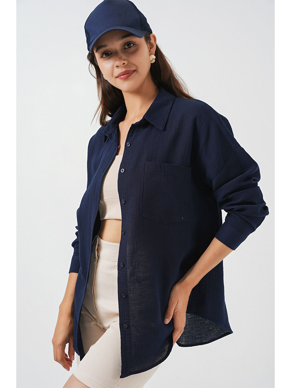 Kadın Tek Cepli Oversize Müslin Gömlek 20353 - Lacivert-4