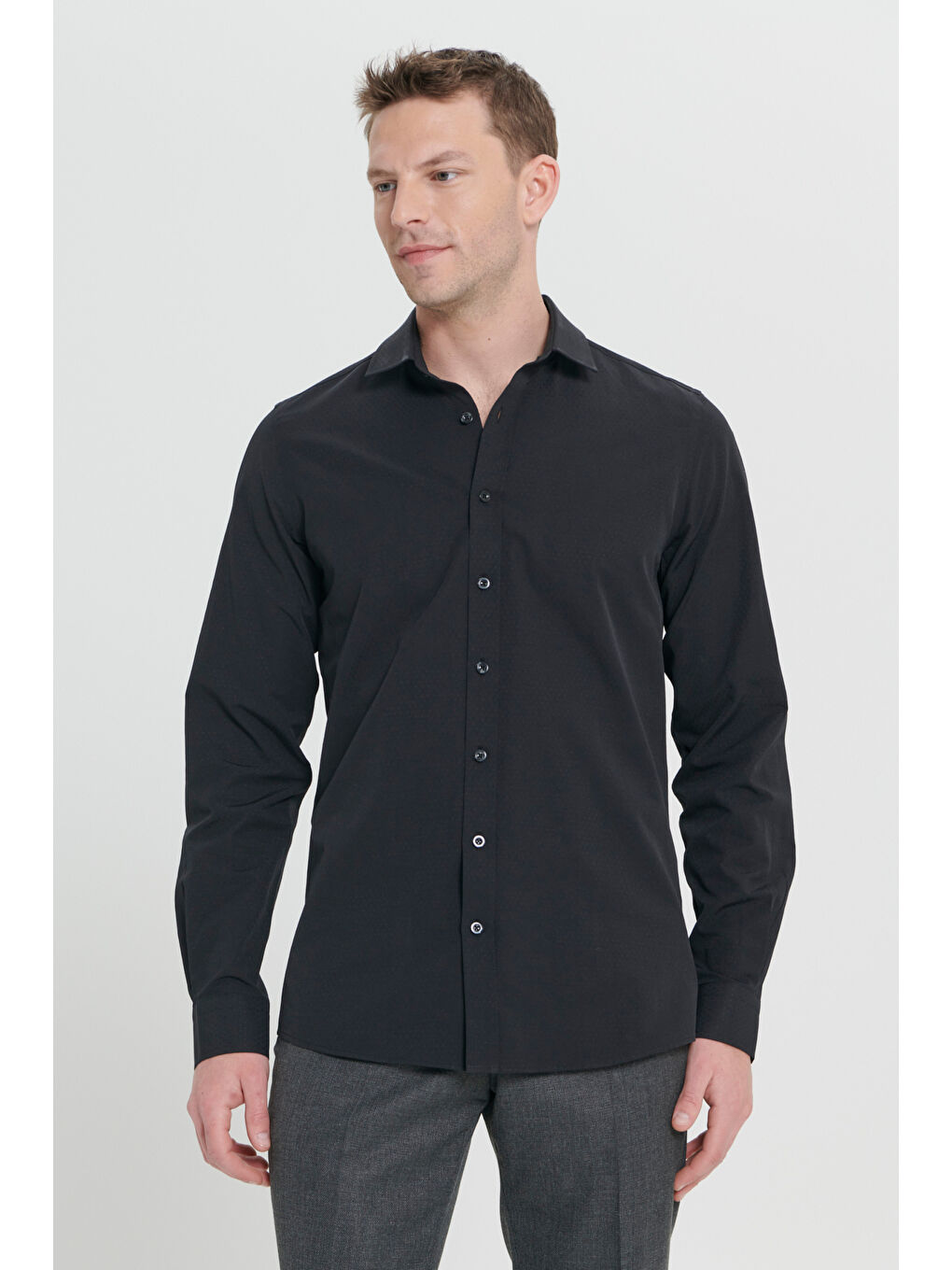 Erkek Siyah Pamuklu Slim Fit Dar Kesim Klasik Yaka Armürlü Gömlek-2