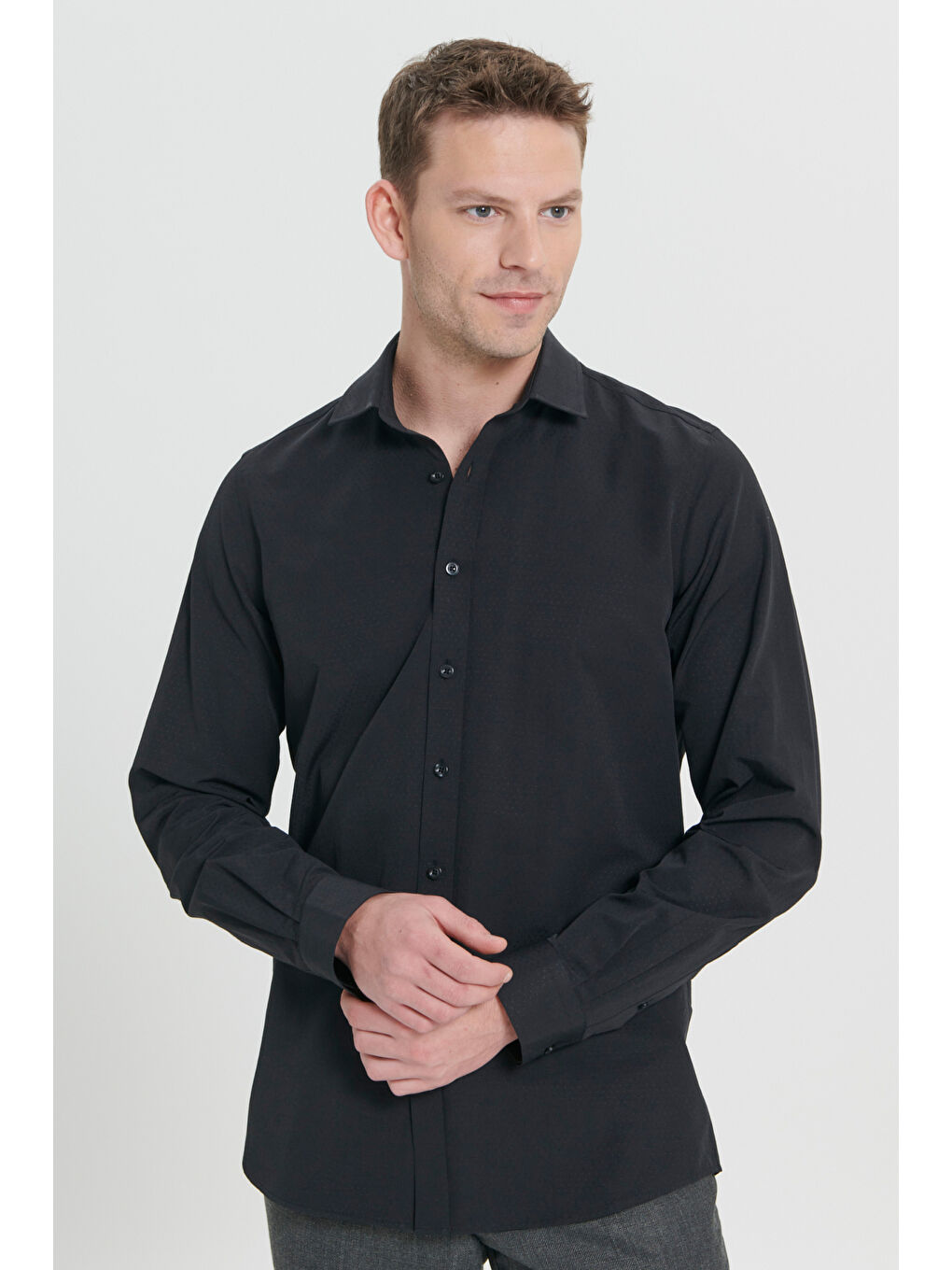Erkek Siyah Pamuklu Slim Fit Dar Kesim Klasik Yaka Armürlü Gömlek-3