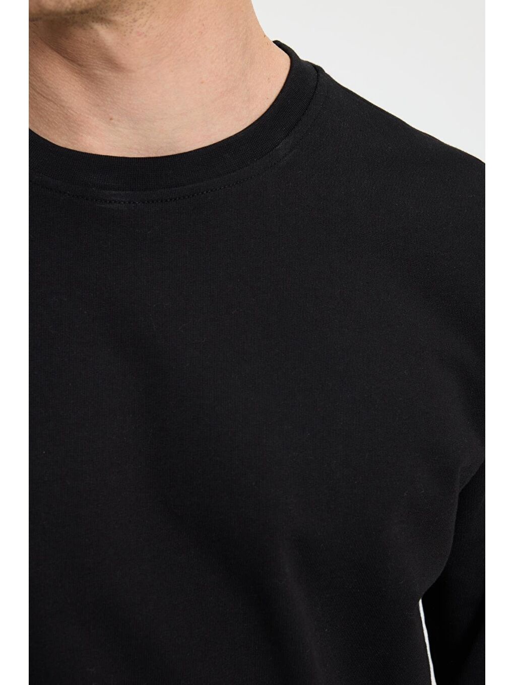 Erkek Relax Fit Rahat Kesim %100 Pamuk 2 İplik Bisiklet Yaka Siyah Sweatshirt-2