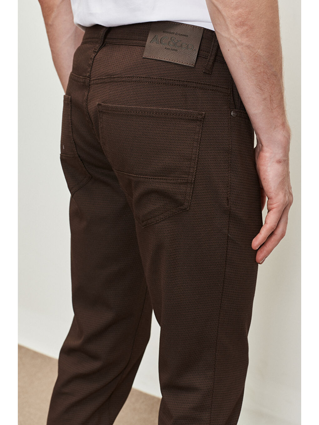 Erkek Kahverengi Slim Fit Dar Kesim Armürlü Esnek Casual Pantolon-4