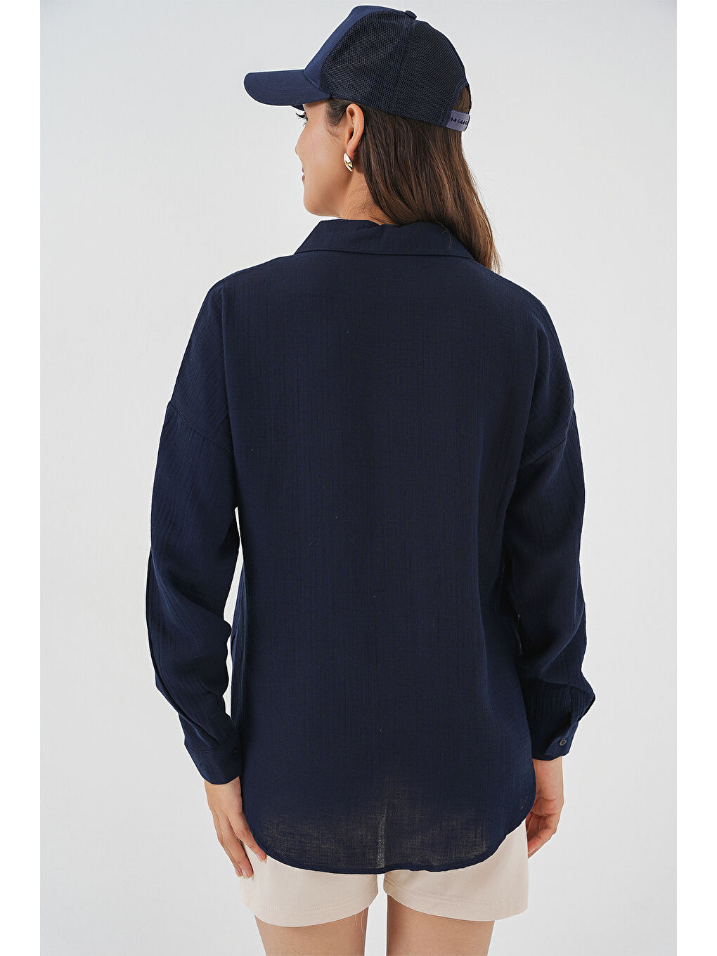 Kadın Tek Cepli Oversize Müslin Gömlek 20353 - Lacivert-6