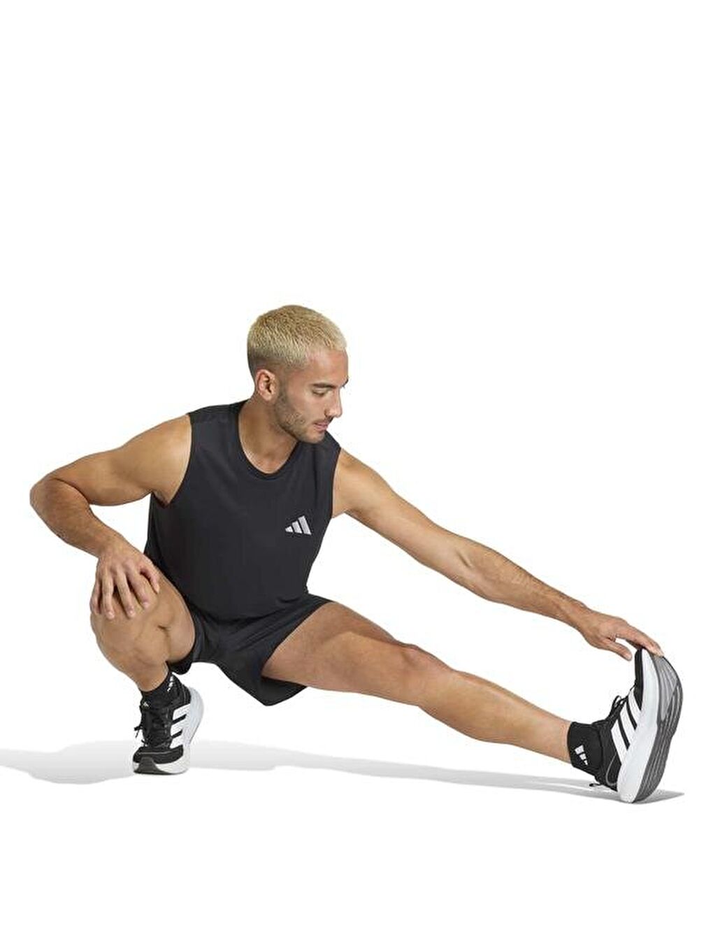 Running Essentials Erkek Siyah Yuvarlak Yaka Atlet-3