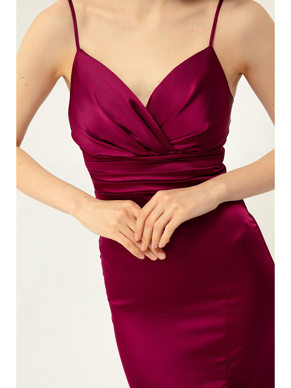 Kadın Mürdüm Askılı Yırtmaçlı Uzun Saten Abiye & Mezuniyet Elbisesi-1