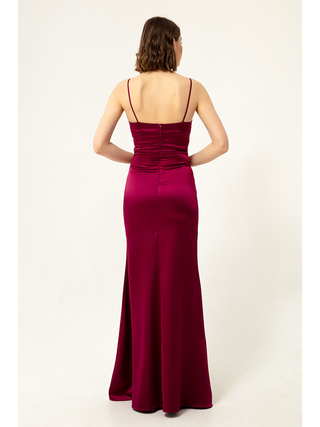 Kadın Mürdüm Askılı Yırtmaçlı Uzun Saten Abiye & Mezuniyet Elbisesi-4