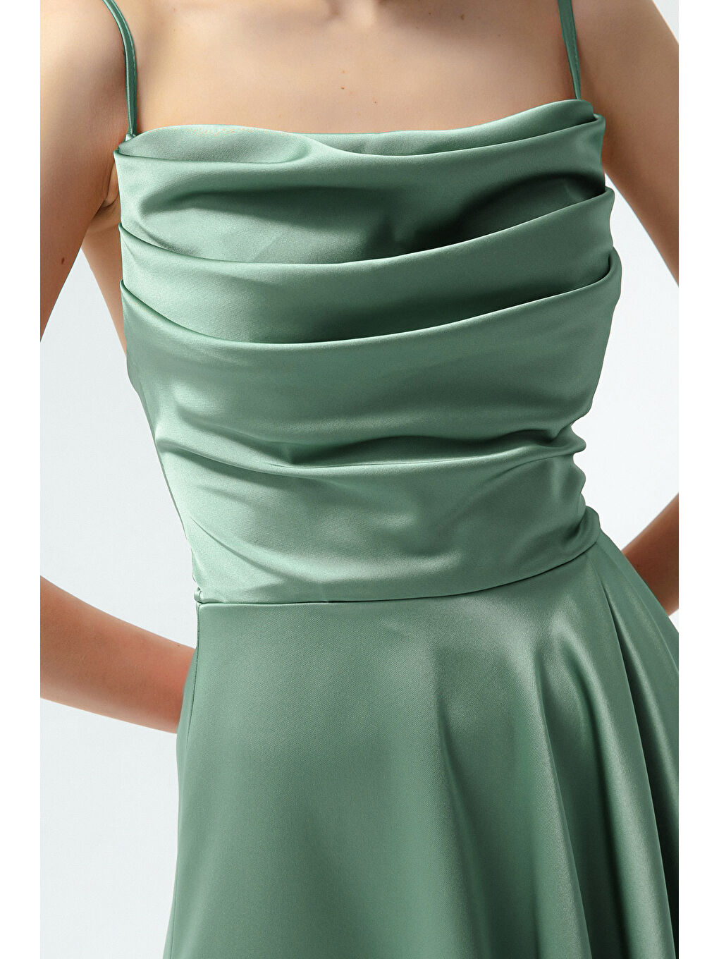 Kadın Mint Yeşili Volanlı Yırtmaçlı Saten Midi Boy Abiye & Mezuniyet Elbisesi-3
