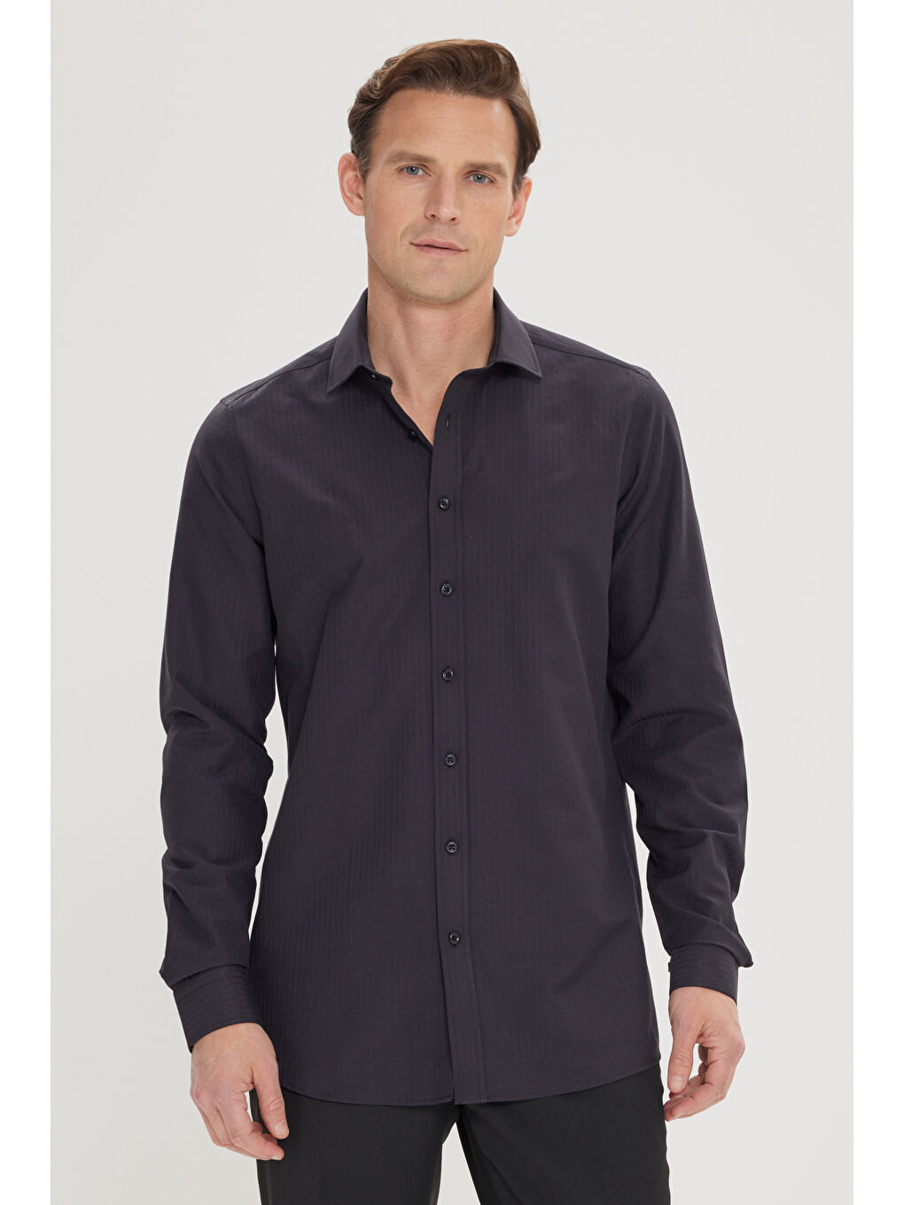 Erkek Siyah Pamuklu Slim Fit Dar Kesim Klasik Yaka Çizgili Gömlek