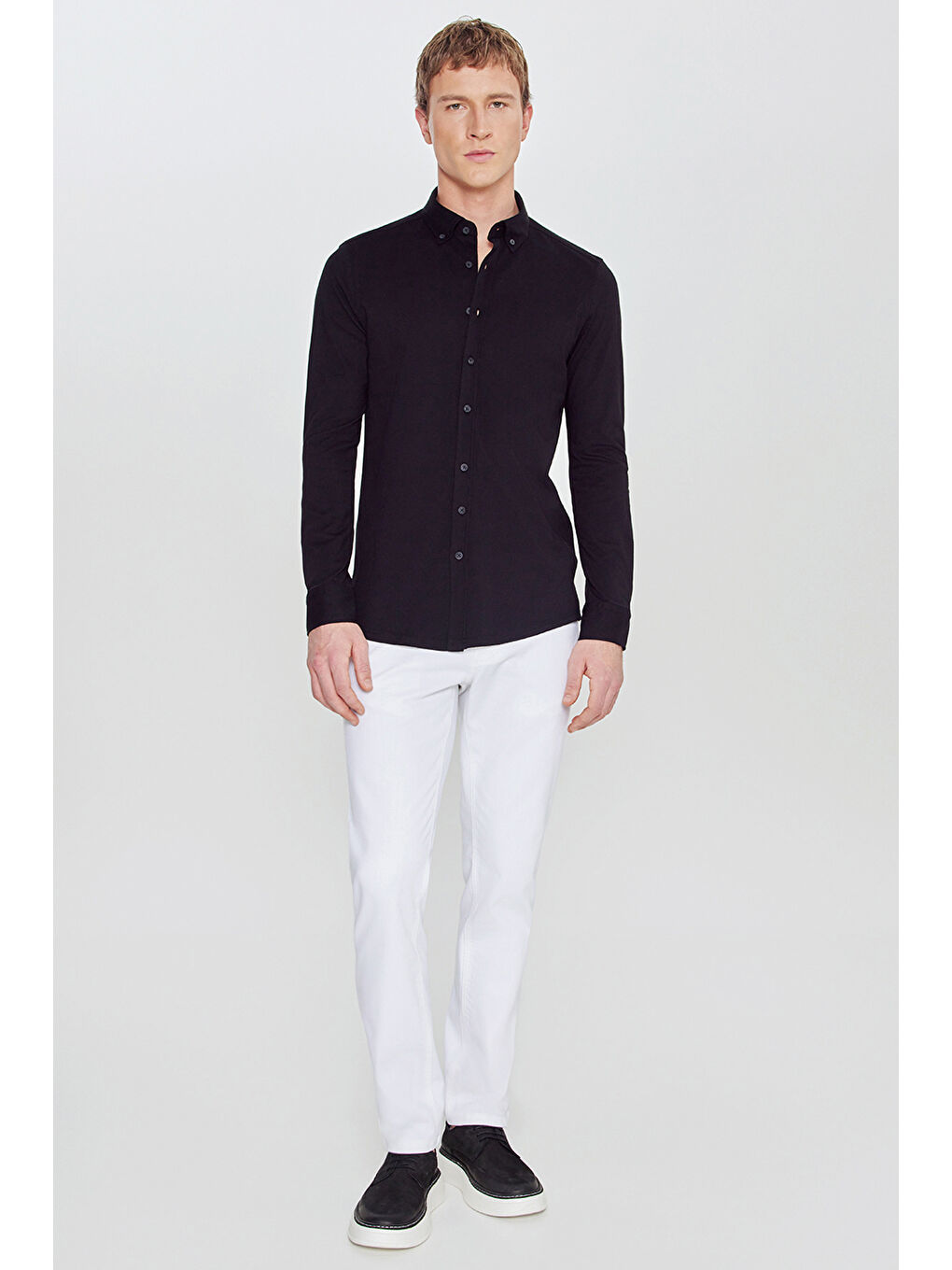 Erkek Siyah Pamuklu Slim Fit Dar Kesim Düğmeli Yaka Örme Gömlek-1