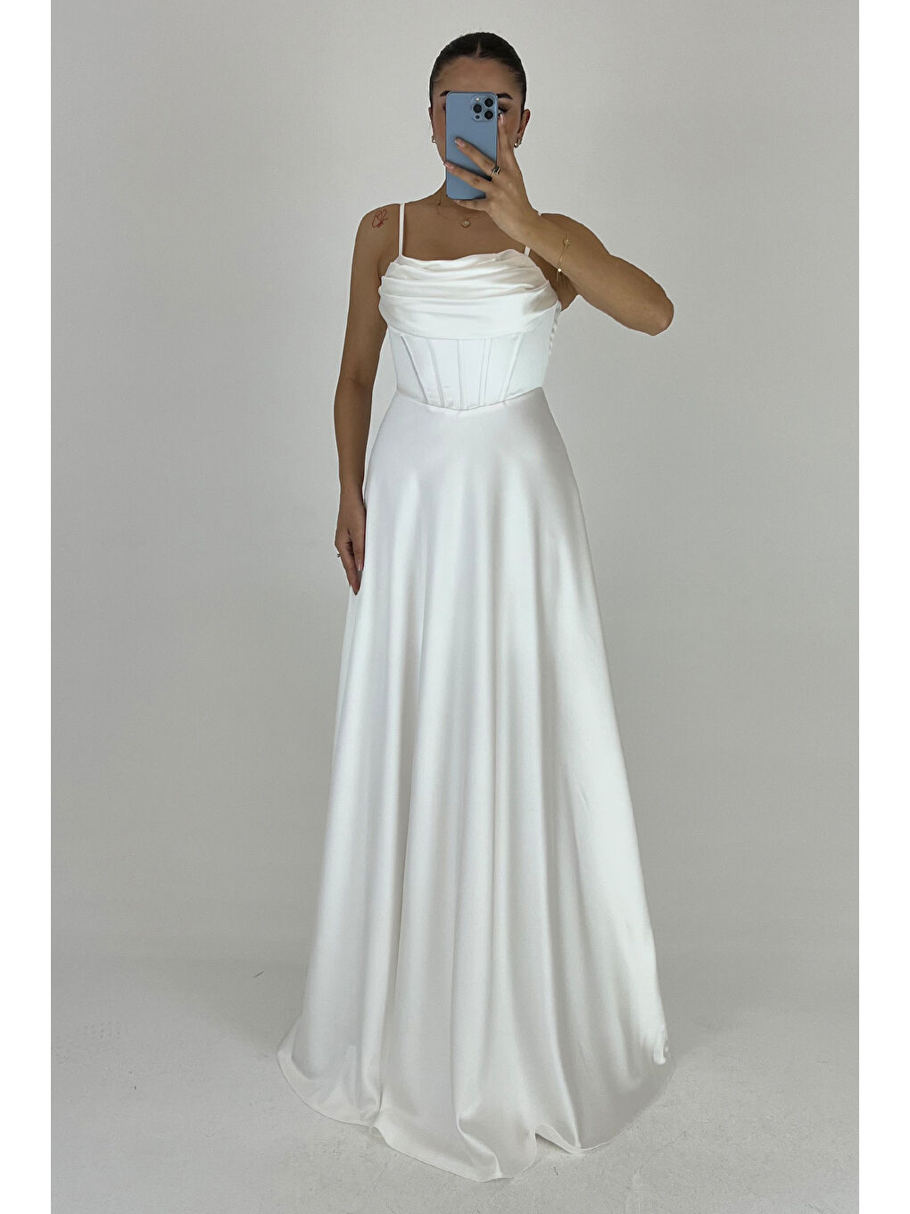 Kadın Beyaz İnce Askılı Sırt İp Bağlama Detaylı Abiye-2