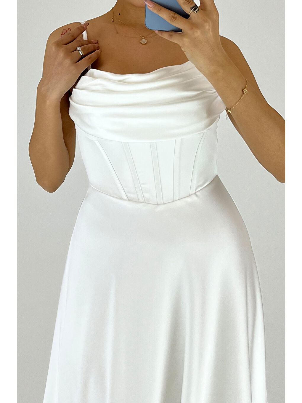 Kadın Beyaz İnce Askılı Sırt İp Bağlama Detaylı Abiye-3