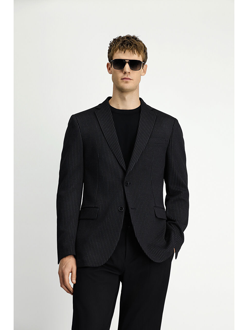 Siyah Regular Fit Sivri Yaka Düz Armürlü Yünlü Klasik Erkek Blazer Ceket