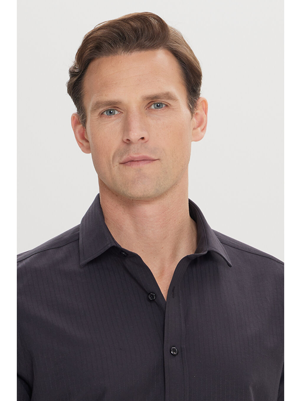 Erkek Siyah Pamuklu Slim Fit Dar Kesim Klasik Yaka Çizgili Gömlek-3