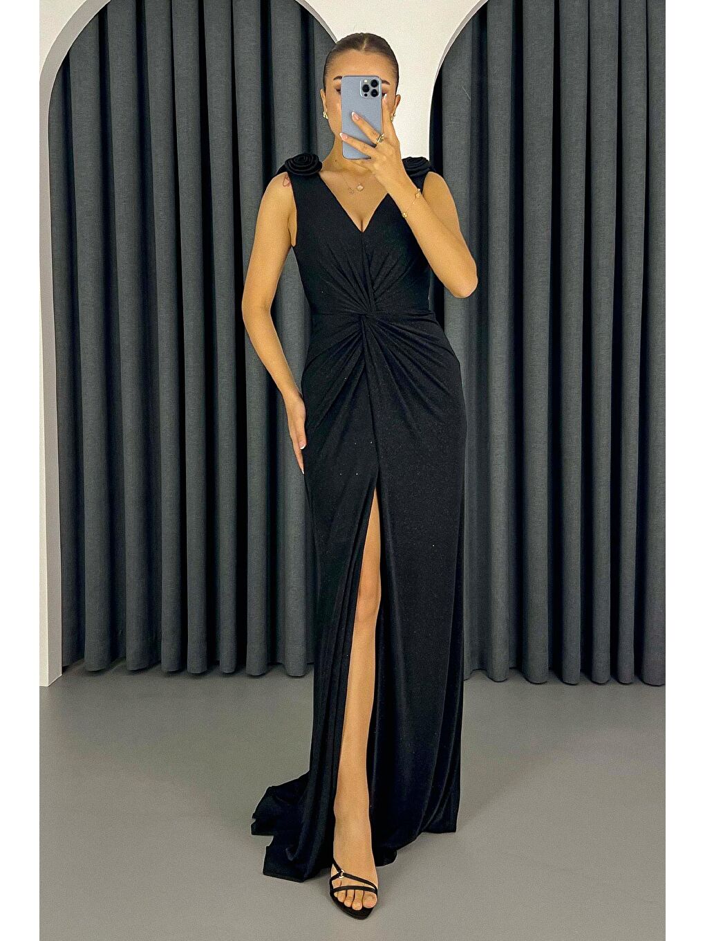 Kadın Siyah Gül Detaylı Simli Uzun Abiye Elbise