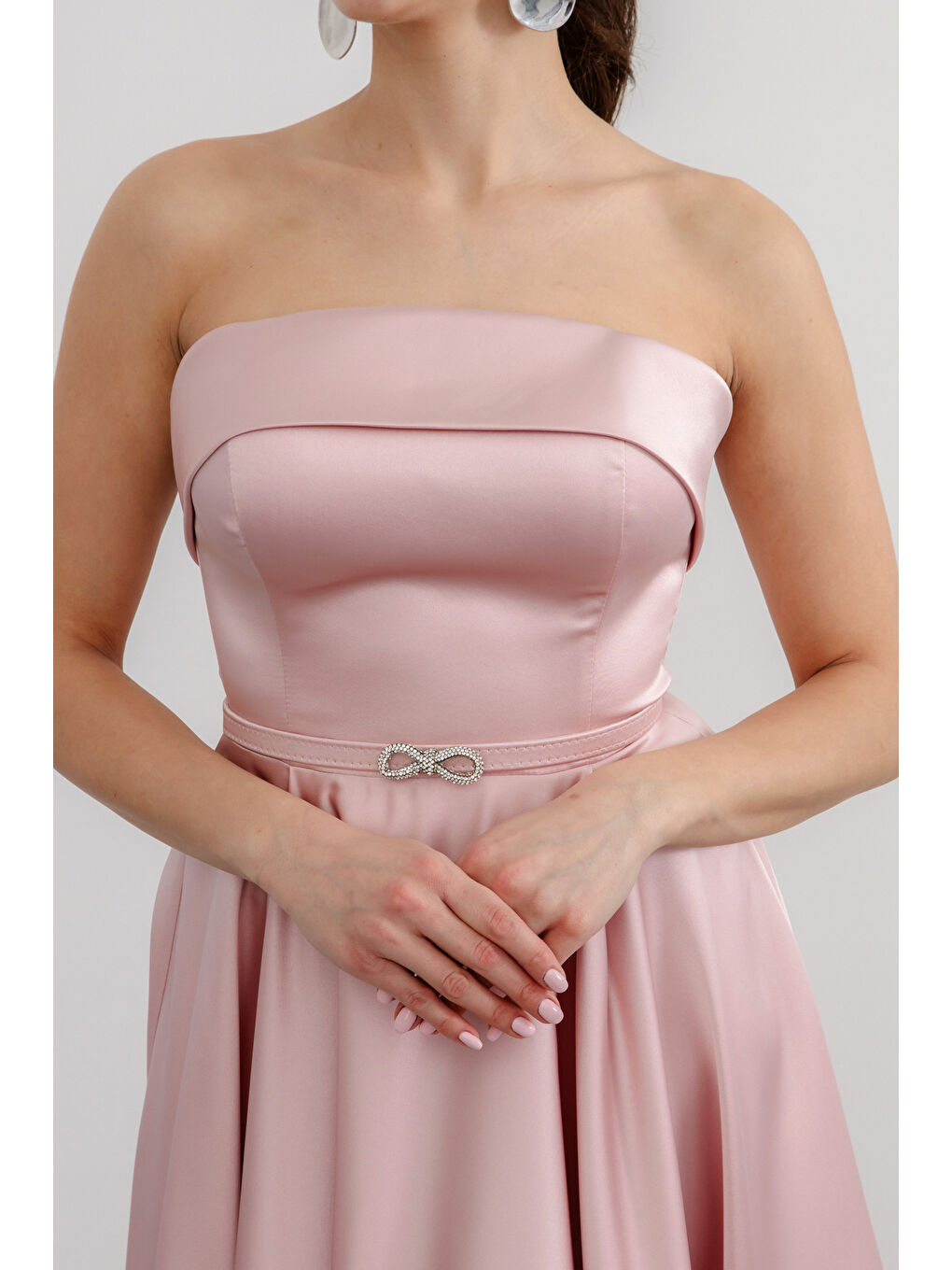 Pembe Kadın Pudra Straplez Yaka Taşlı Kemerli Saten Abiye Elbise-2
