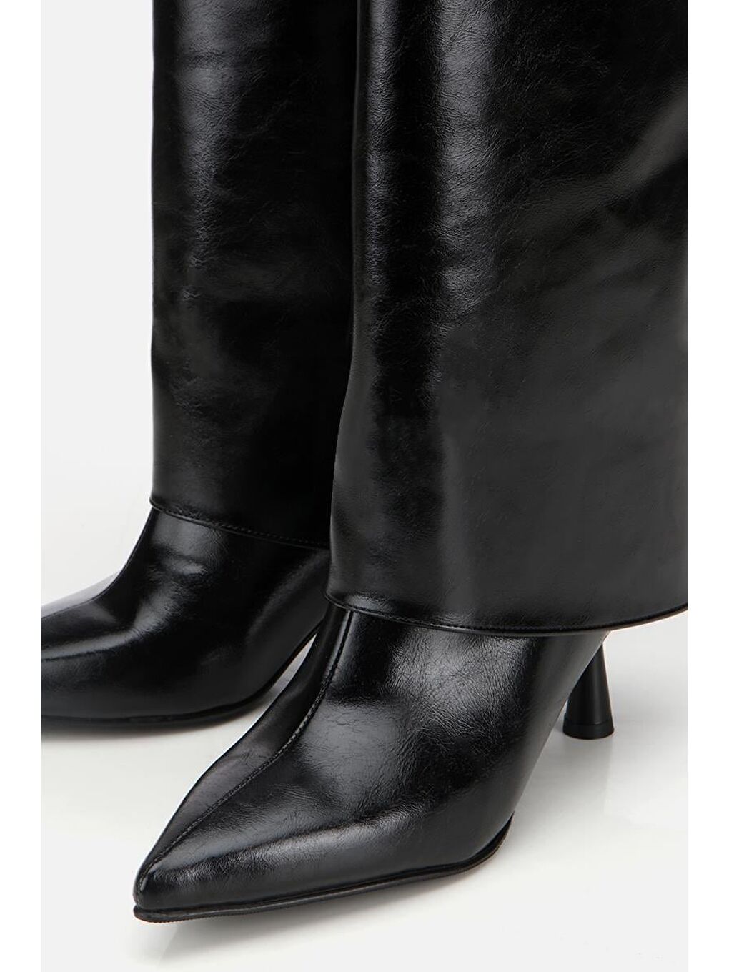 Kadın Rugan Siyah Kırışık Görünümlü Topuklu Çizme-3